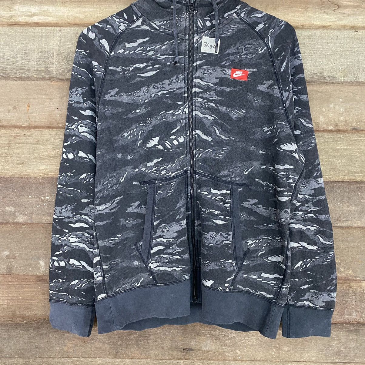 Nike Nike camo sweater Hoodies #3684 Size US L / EU 52-54 / 3 - 8 Thumbnail