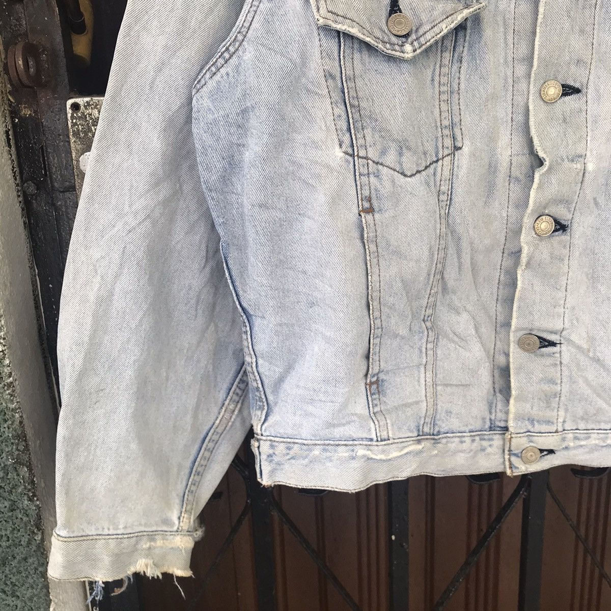 Levi's Vtg Levis Orange Tab Trucker Distress Denim Jacket J02 Size US L / EU 52-54 / 3 - 5 Thumbnail