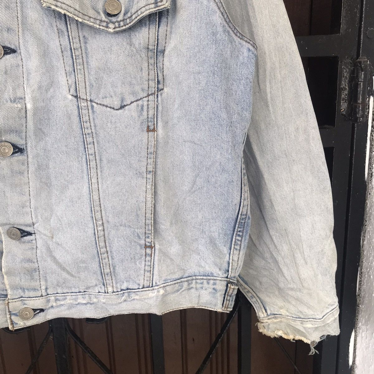 Levi's Vtg Levis Orange Tab Trucker Distress Denim Jacket J02 Size US L / EU 52-54 / 3 - 4 Thumbnail