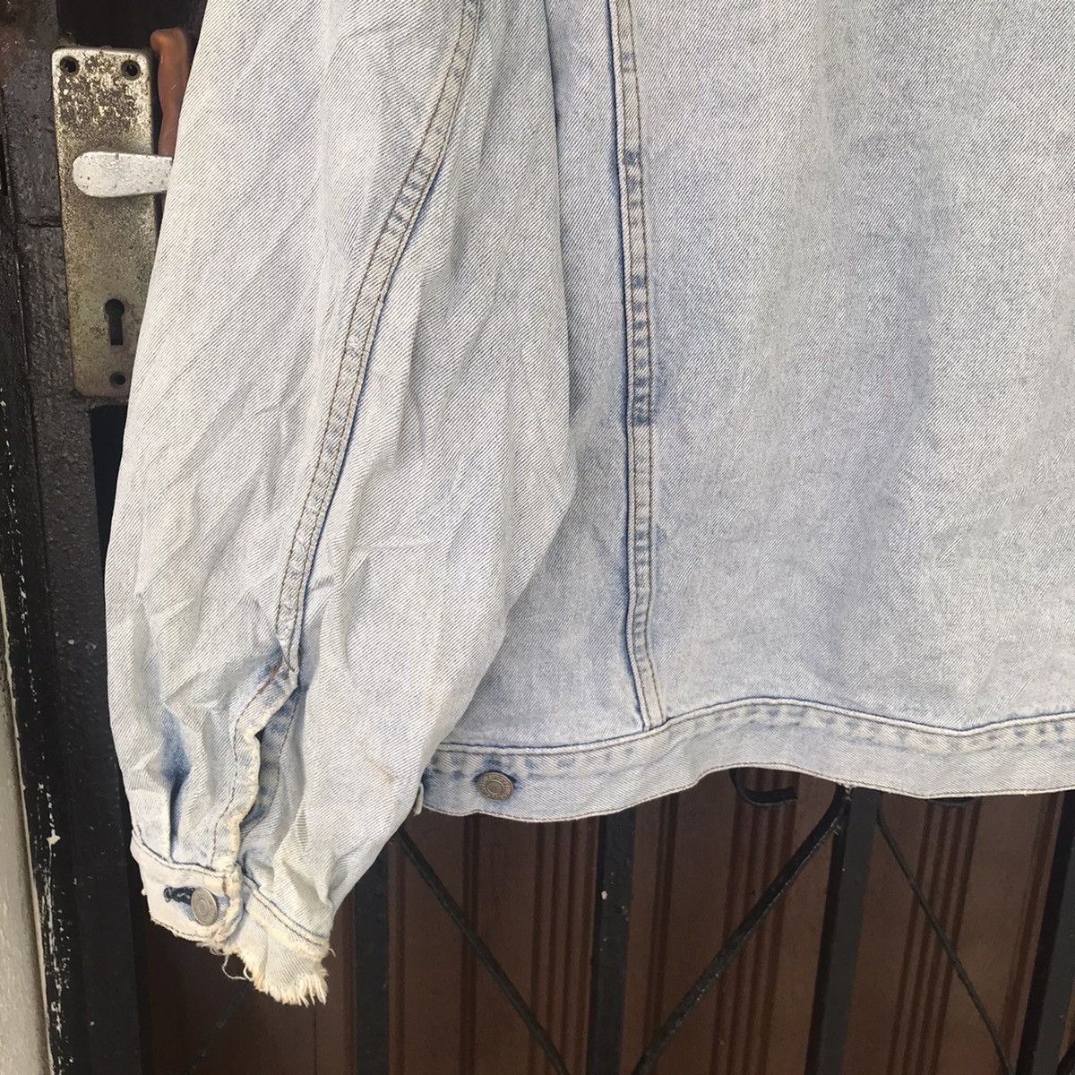 Levi's Vtg Levis Orange Tab Trucker Distress Denim Jacket J02 Size US L / EU 52-54 / 3 - 13 Thumbnail
