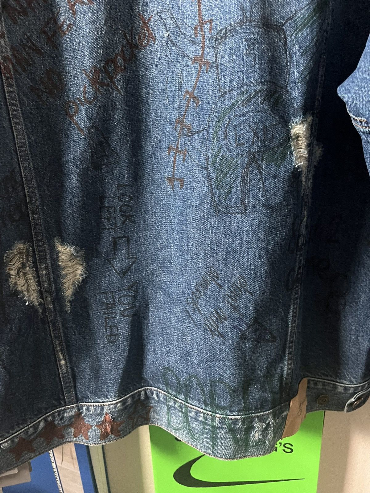 Balenciaga Balenciaga Distressed Scribble Denim Jacket Size US L / EU 52-54 / 3 - 15 Thumbnail