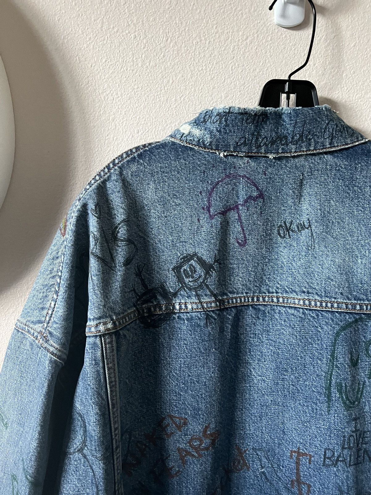Balenciaga Balenciaga Distressed Scribble Denim Jacket Size US L / EU 52-54 / 3 - 12 Thumbnail