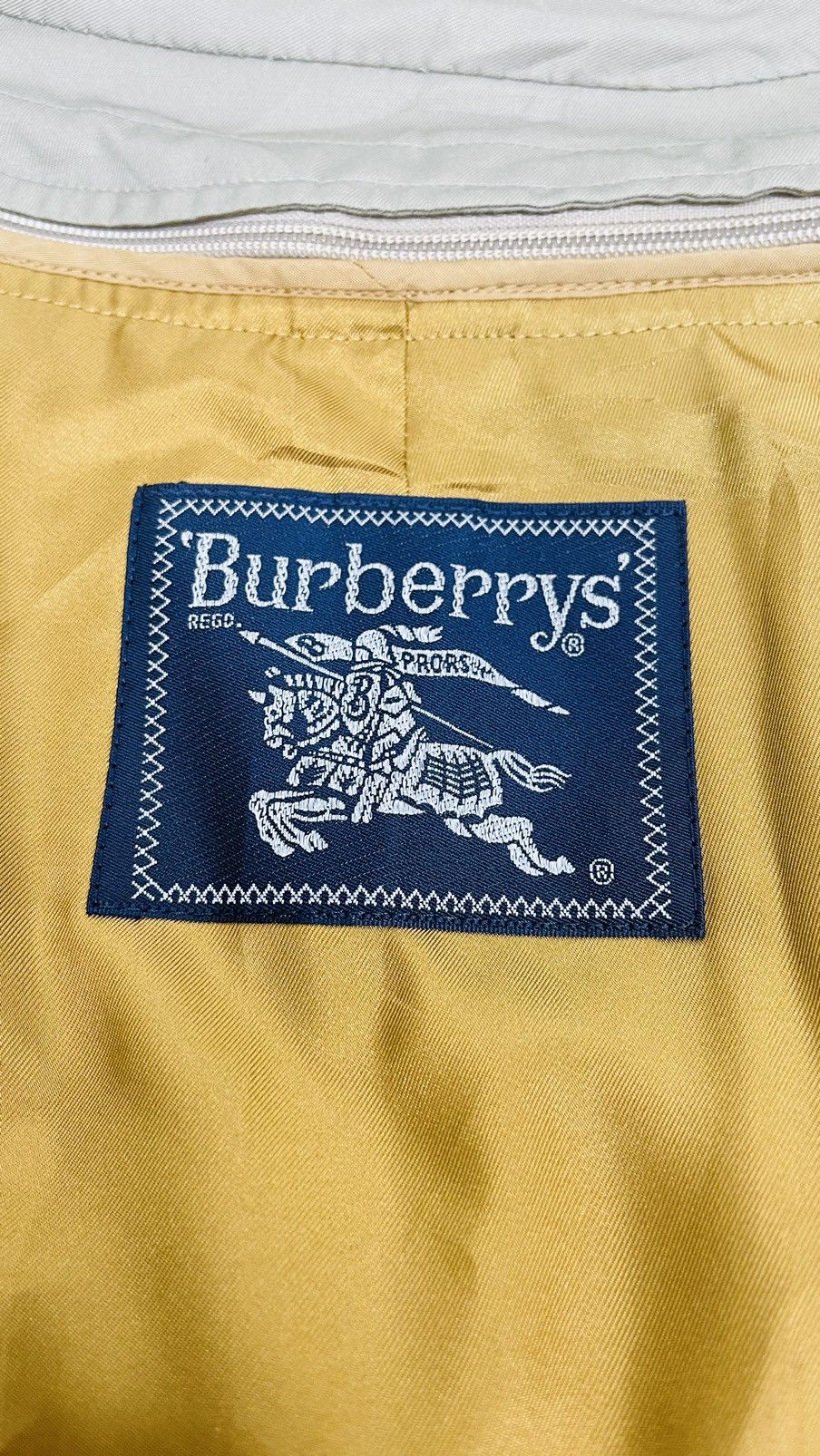Burberry BURBERRYS NOVA CHECK WINTER TRENCH COAT Size US M / EU 48-50 / 2 - 13 Thumbnail