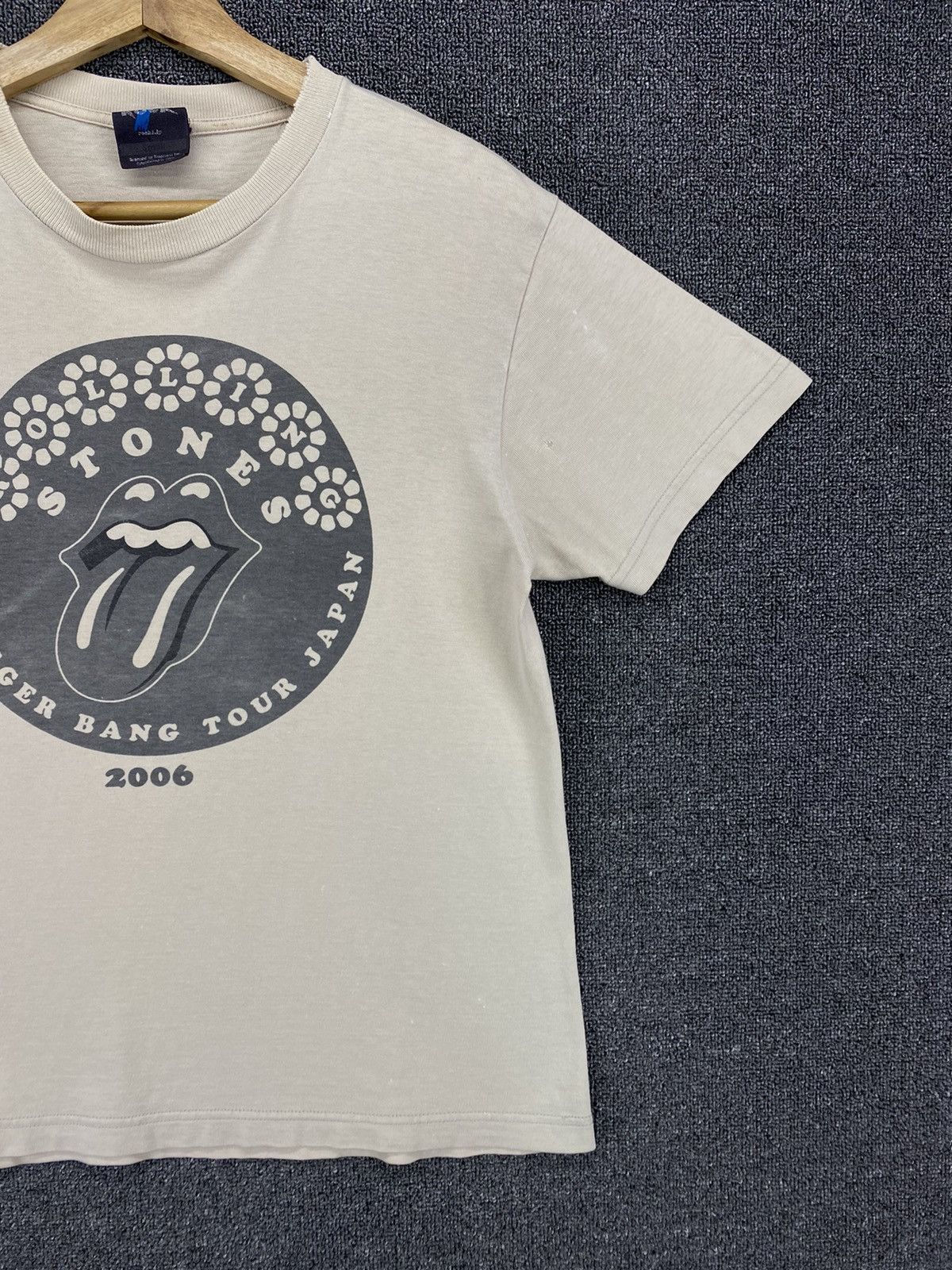 Band Tees Vintage The Rolling Stones A Bigger Bang Japan Tour T Shirts Size S / US 4 / IT 40 - 4 Thumbnail