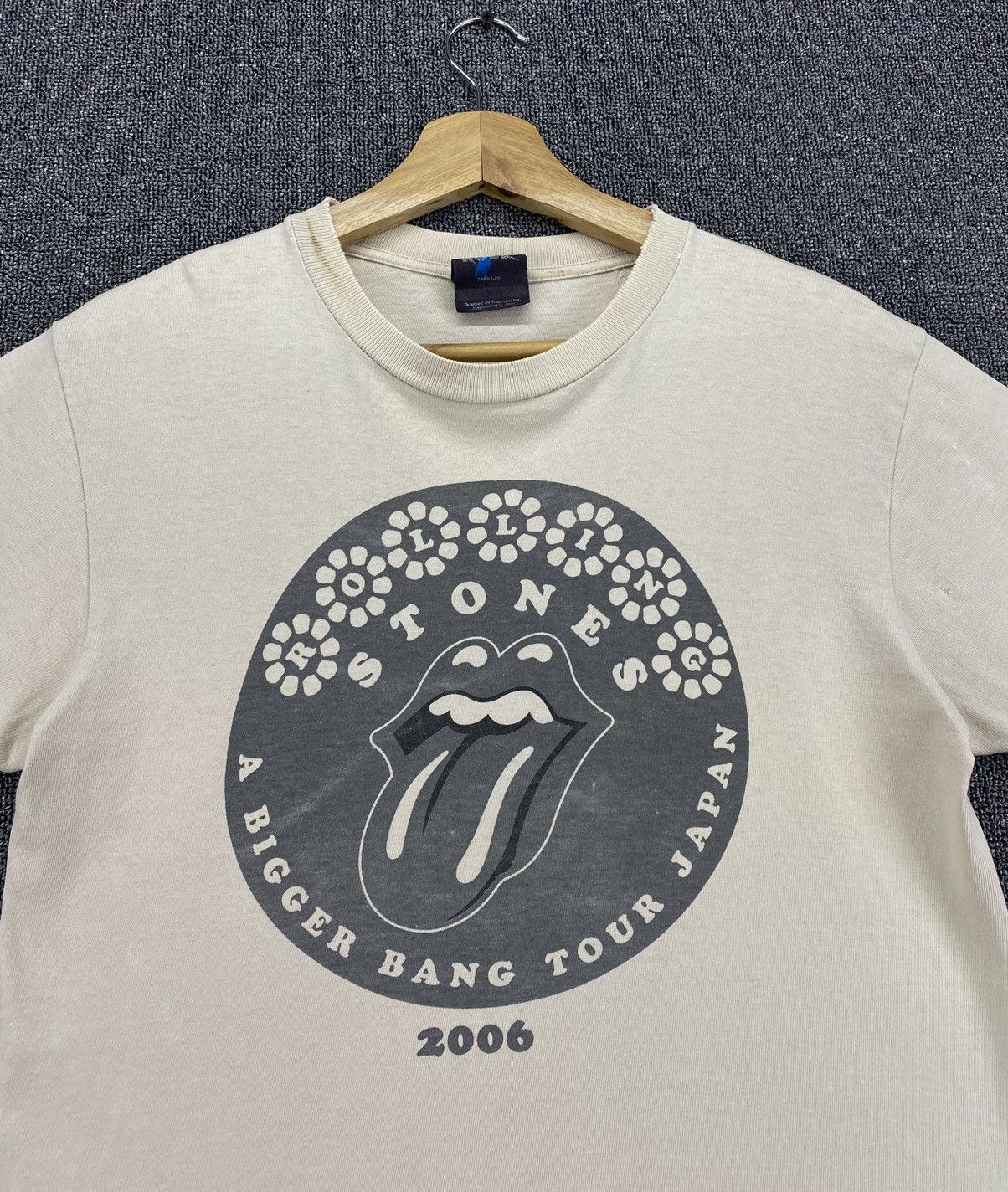Band Tees Vintage The Rolling Stones A Bigger Bang Japan Tour T Shirts Size S / US 4 / IT 40 - 5 Thumbnail