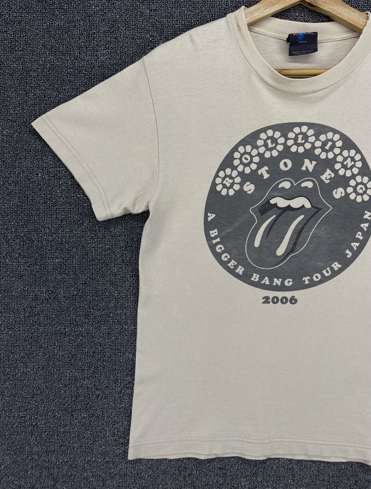 Band Tees Vintage The Rolling Stones A Bigger Bang Japan Tour T Shirts Size S / US 4 / IT 40 - 3 Thumbnail