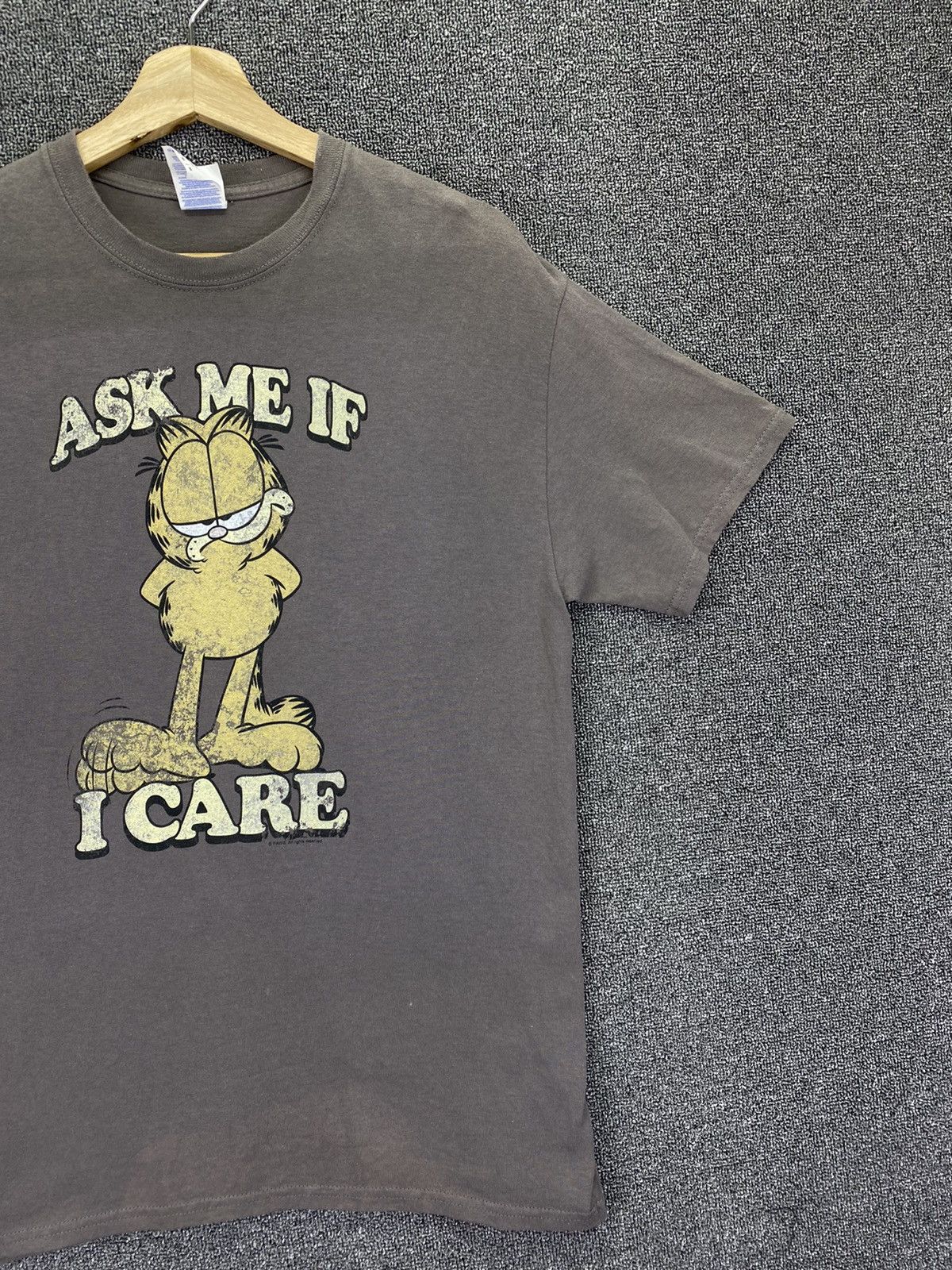 Japanese Brand Vintage Garfield Ask Me If I Care Tee Brown Tee T Shirts Size US M / EU 48-50 / 2 - 2 Thumbnail