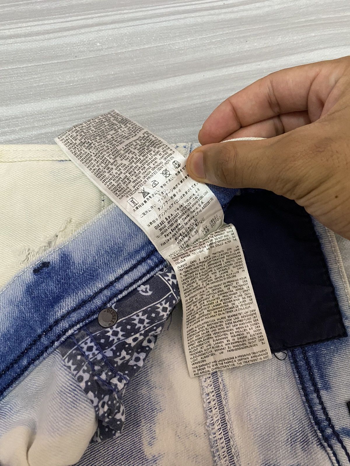 Diesel RARE🔥DIESEL DNA S/S 2016 SLIM-CARROT DISTRESSED PUNK JEANS Size US 29 - 20 Thumbnail