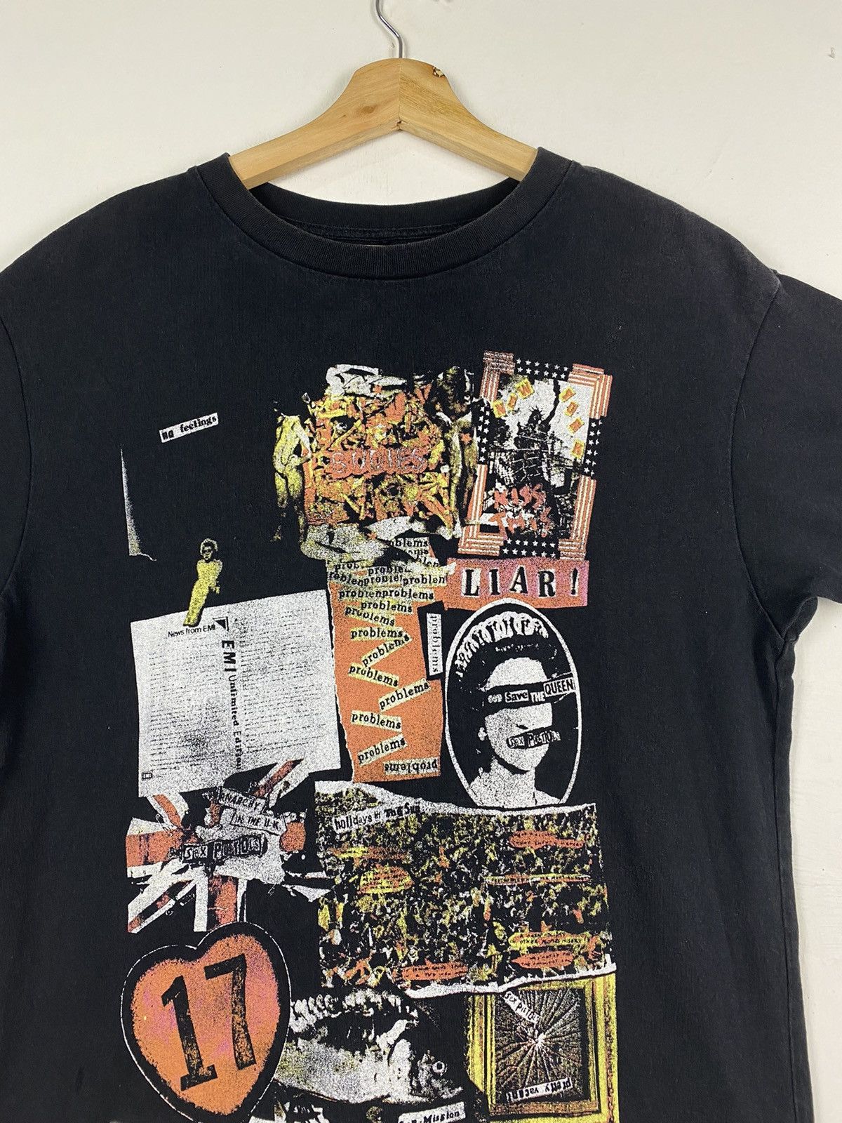 Band Tees OFFER 🔥 Sex Pistols Band Tees T shirt By Uniqlo Size US M / EU 48-50 / 2 - 4 Thumbnail