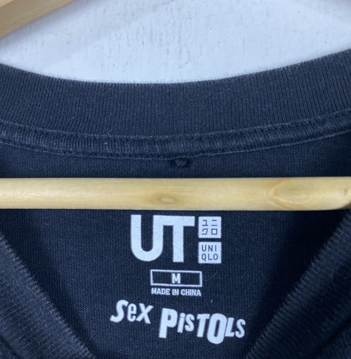Band Tees OFFER 🔥 Sex Pistols Band Tees T shirt By Uniqlo Size US M / EU 48-50 / 2 - 5 Thumbnail