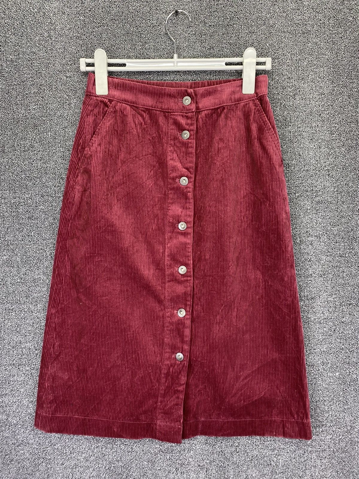 image of Corduroi Club x Uniqlo Vintage Uniqlo Corduroy Ladies Midi Skirts, Women's (Size 26)