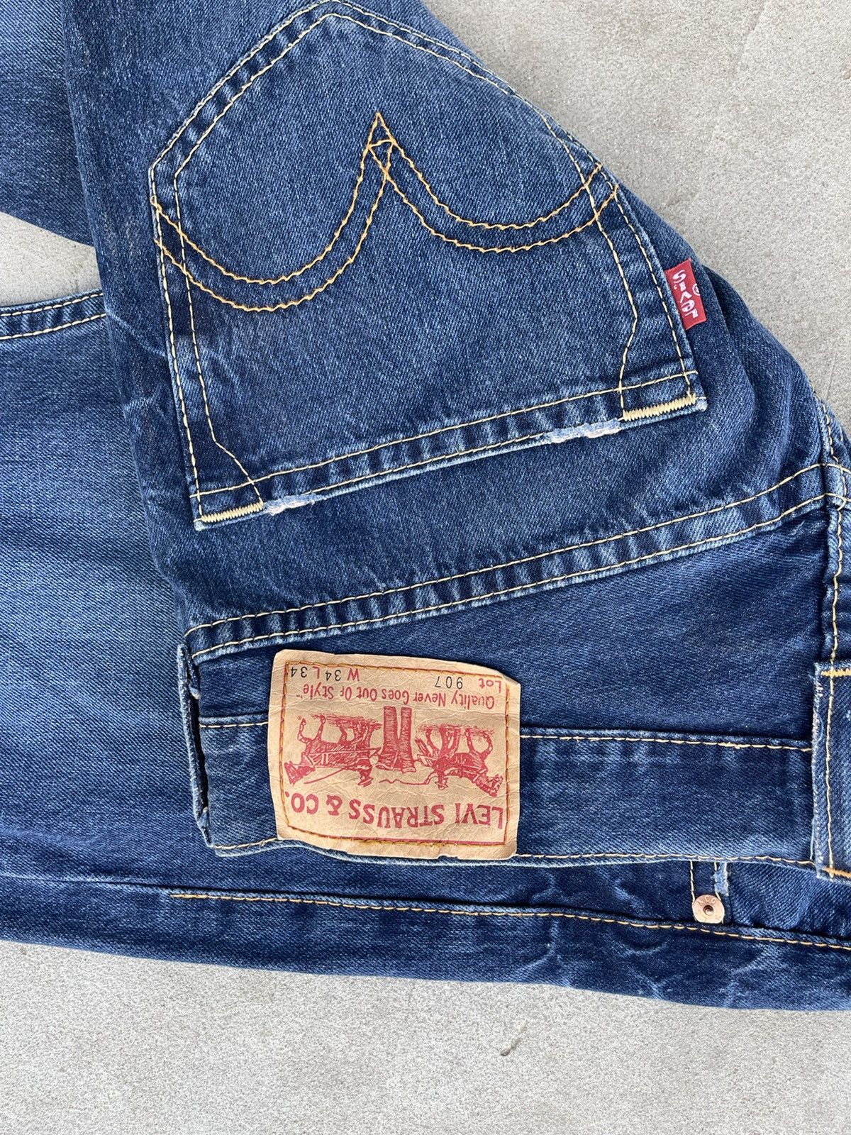 Levi's Vintage Clothing Vintage Levi’s Jeans Flared Denim Kurt Style Size US 34 / EU 50 - 15 Thumbnail