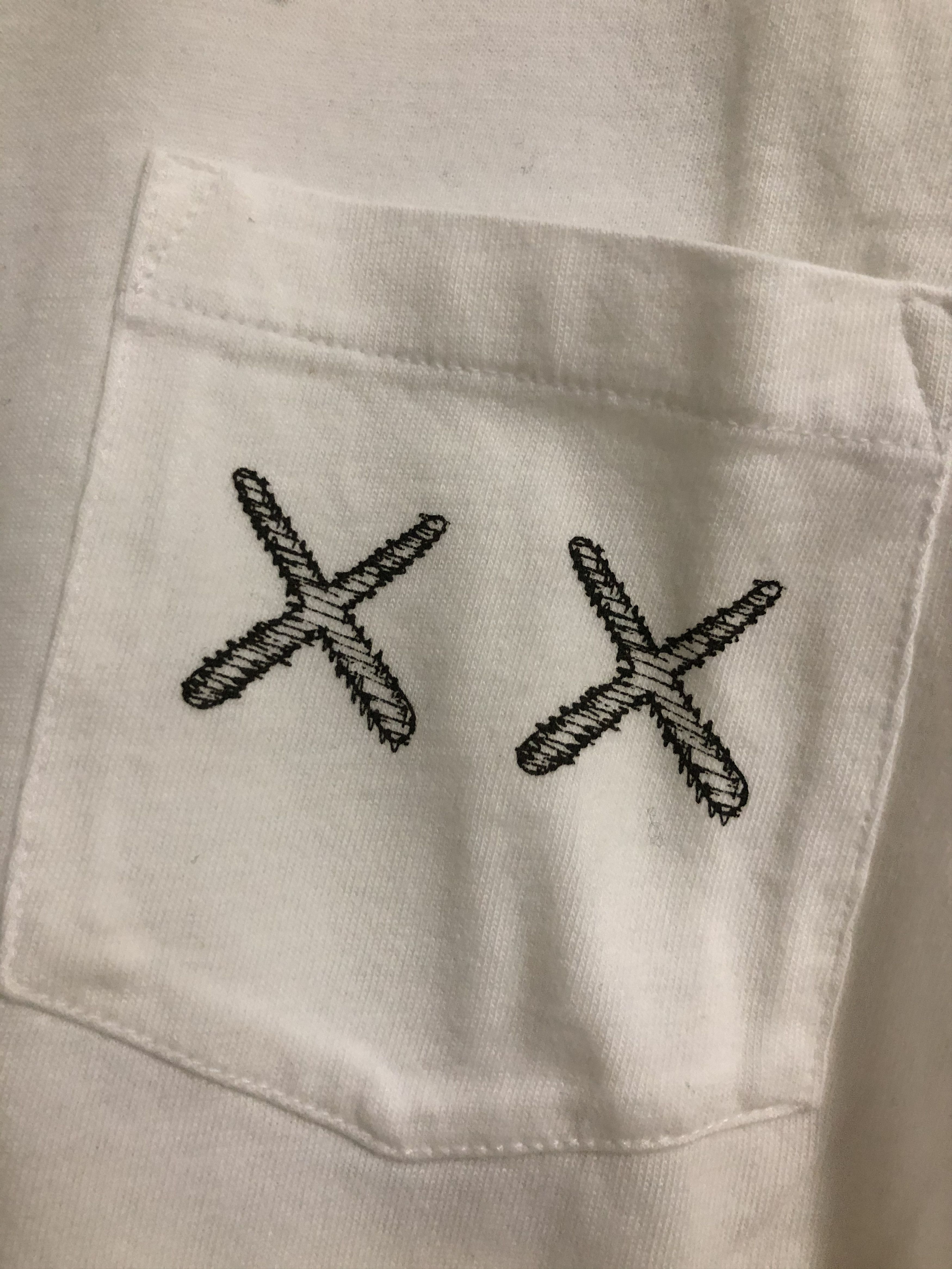Kaws × Uniqlo KAWS x Uniqlo UT 2016 Spring/Summer Collection - Hands Size US L / EU 52-54 / 3 - 3 Thumbnail