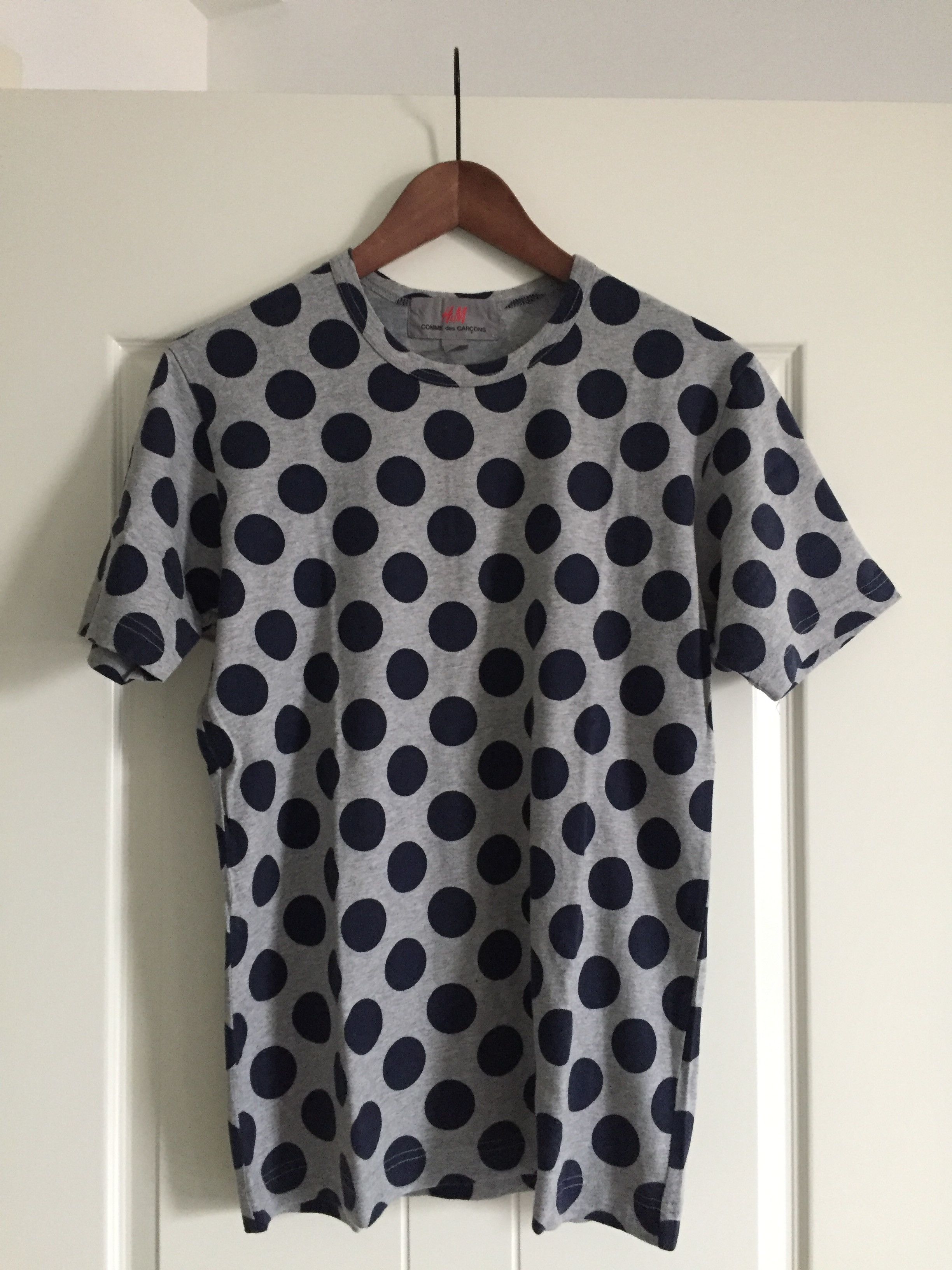 Comme des Garcons × H&M COMME DES GARCONS X H&M TEE A/W 2008 REI KAWAKUBO Size US S / EU 44-46 / 1 - 1 Thumbnail