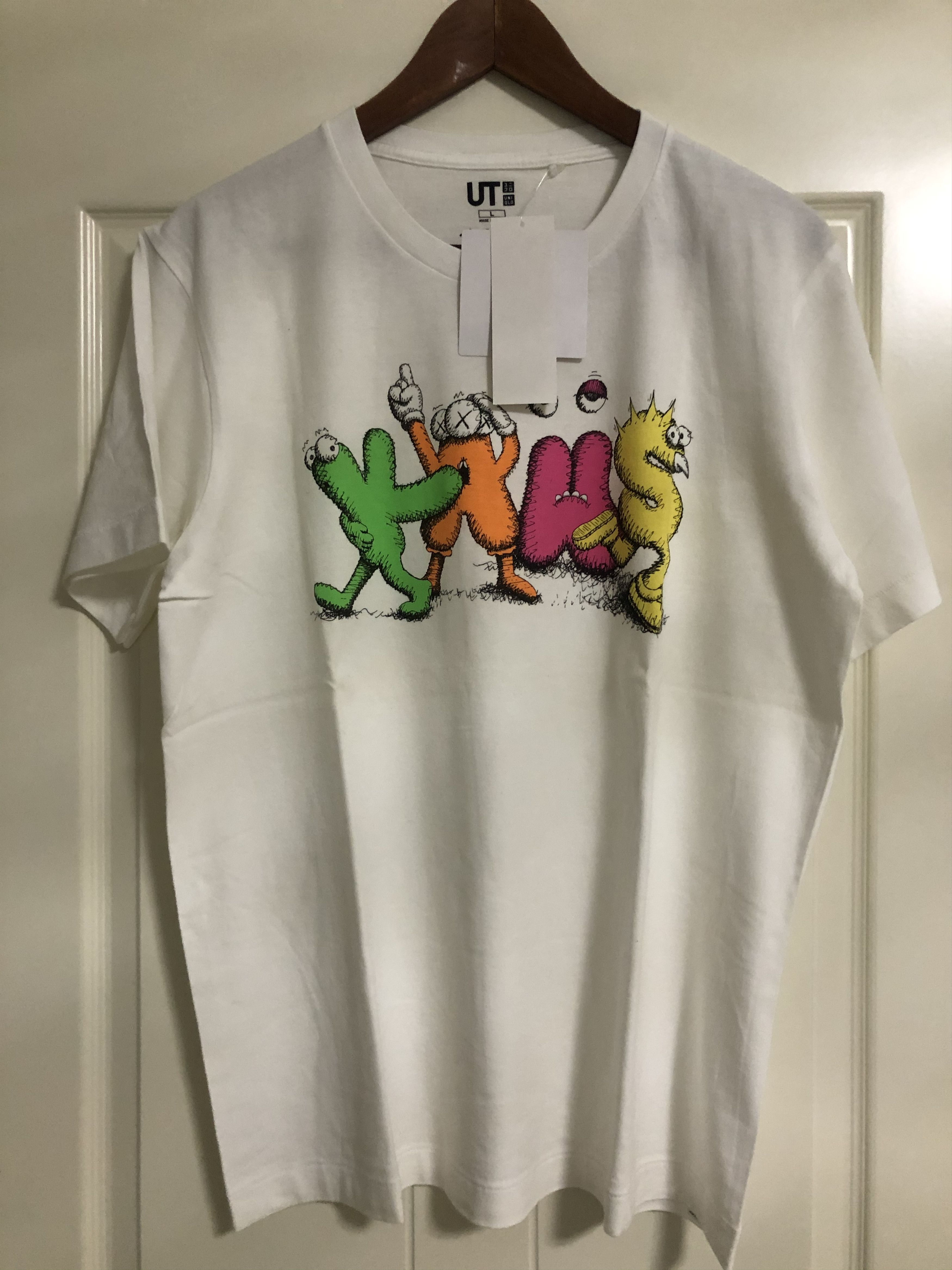 Kaws × Uniqlo KAWS x Uniqlo UT 2016 Spring/Summer Collection - Font Tee Size US L / EU 52-54 / 3 - 1 Thumbnail