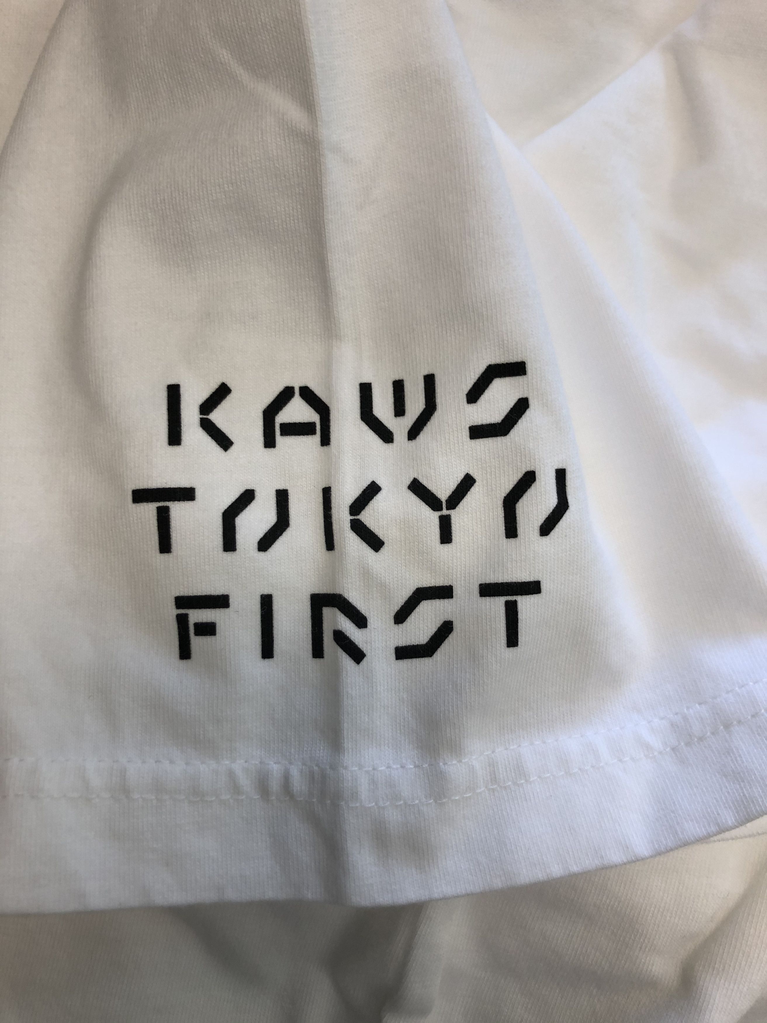 Kaws × Uniqlo KAWS x Uniqlo Tokyo First Tee SS21 - "Seperated" Size US XL / EU 56 / 4 - 4 Thumbnail