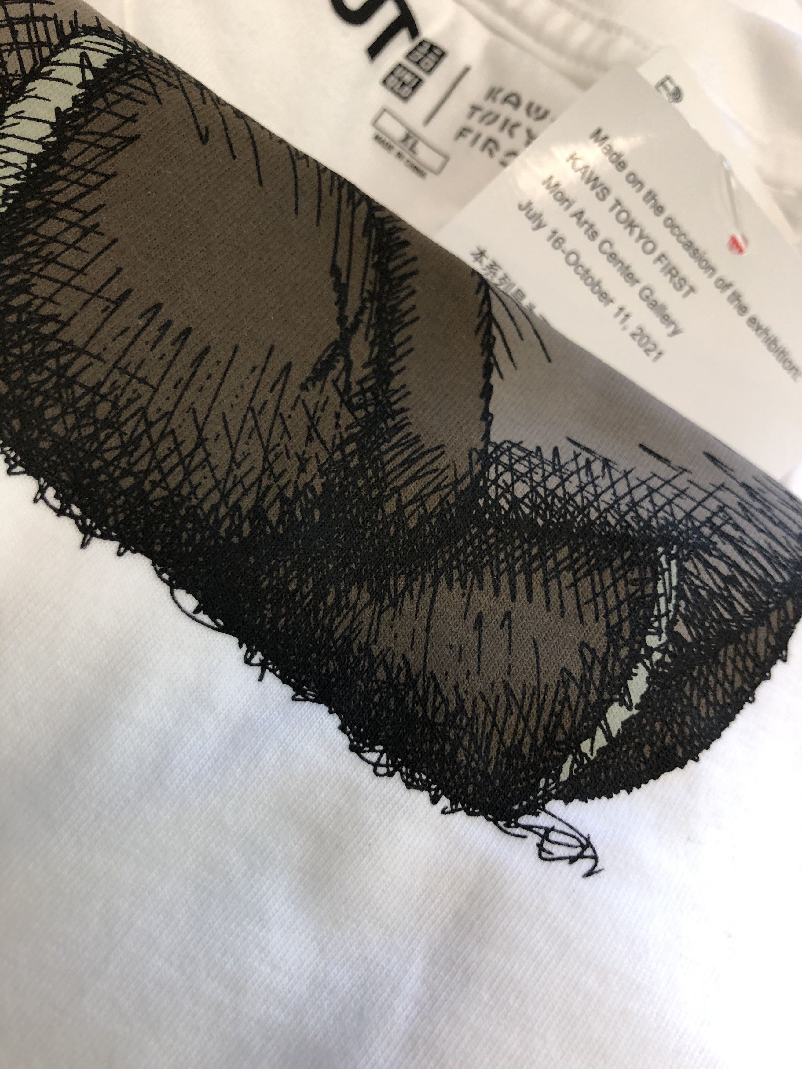Kaws × Uniqlo KAWS x Uniqlo Tokyo First Tee SS21 - "Seperated" Size US XL / EU 56 / 4 - 3 Thumbnail