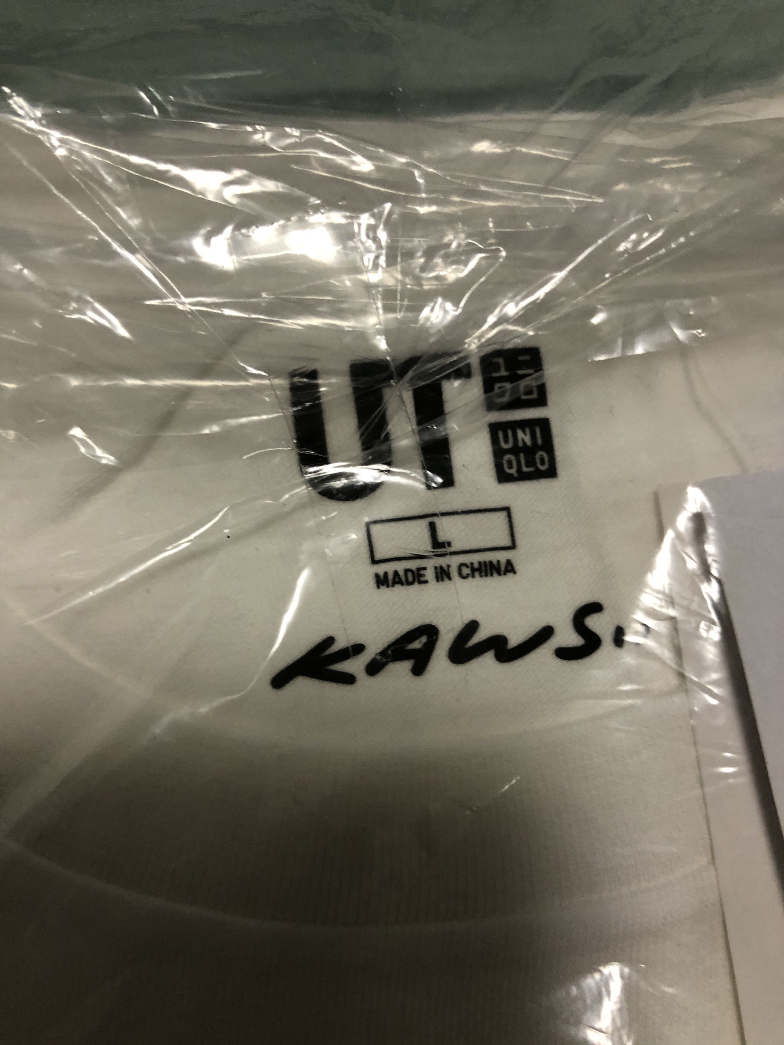 Kaws × Uniqlo KAWS x Uniqlo UT 2016 SS Collection Passing Through Size US L / EU 52-54 / 3 - 4 Thumbnail
