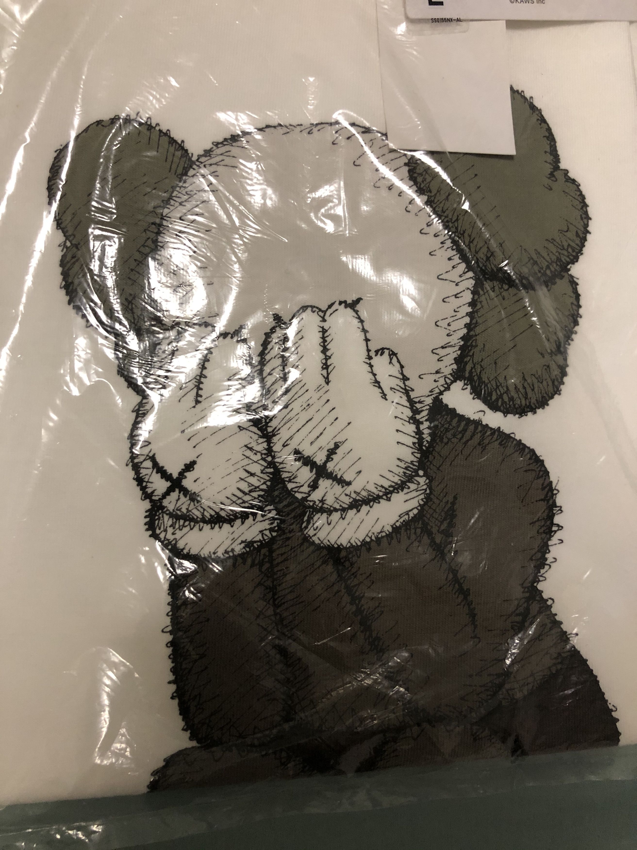 Kaws × Uniqlo KAWS x Uniqlo UT 2016 SS Collection Passing Through Size US L / EU 52-54 / 3 - 2 Thumbnail