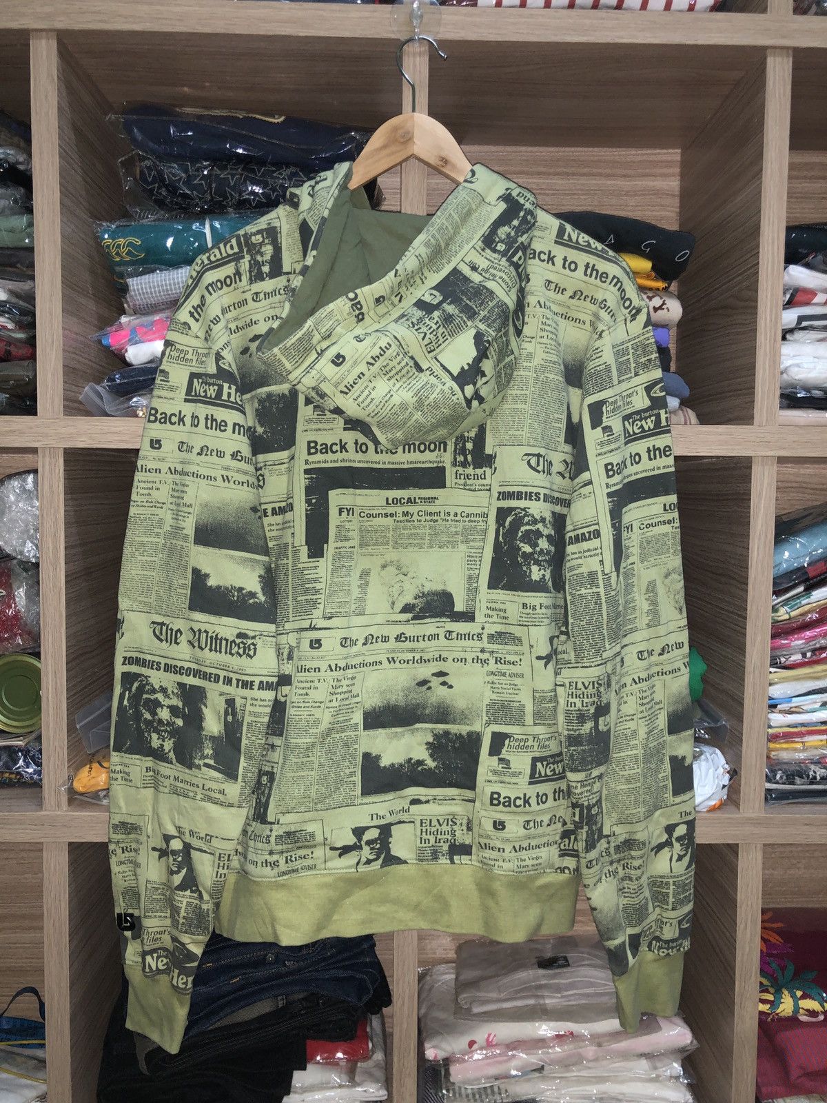 Burton Burton Hoodie Printed Newspapers New Herald Elvis Presley Size US M / EU 48-50 / 2 - 2 Thumbnail