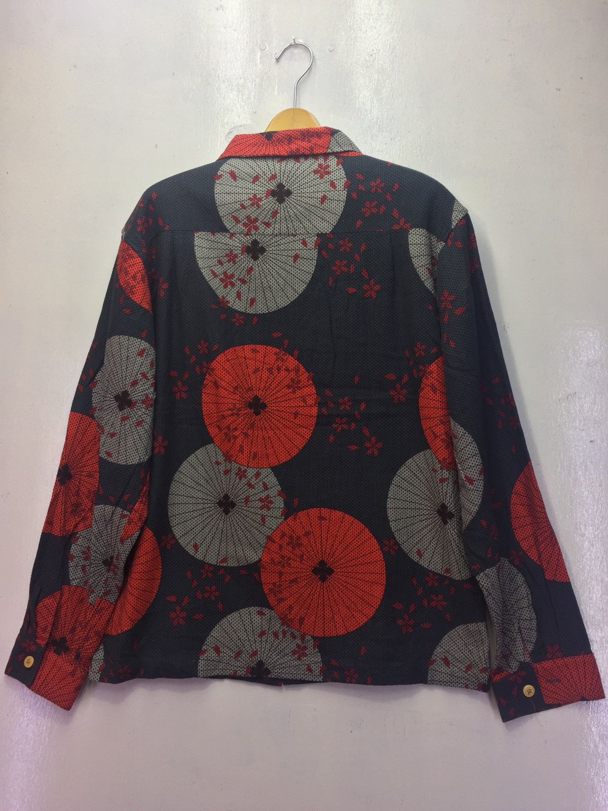 Japanese Brand Vintage Japanese Umbrella Motive Shirt Size US L / EU 52-54 / 3 - 6 Thumbnail