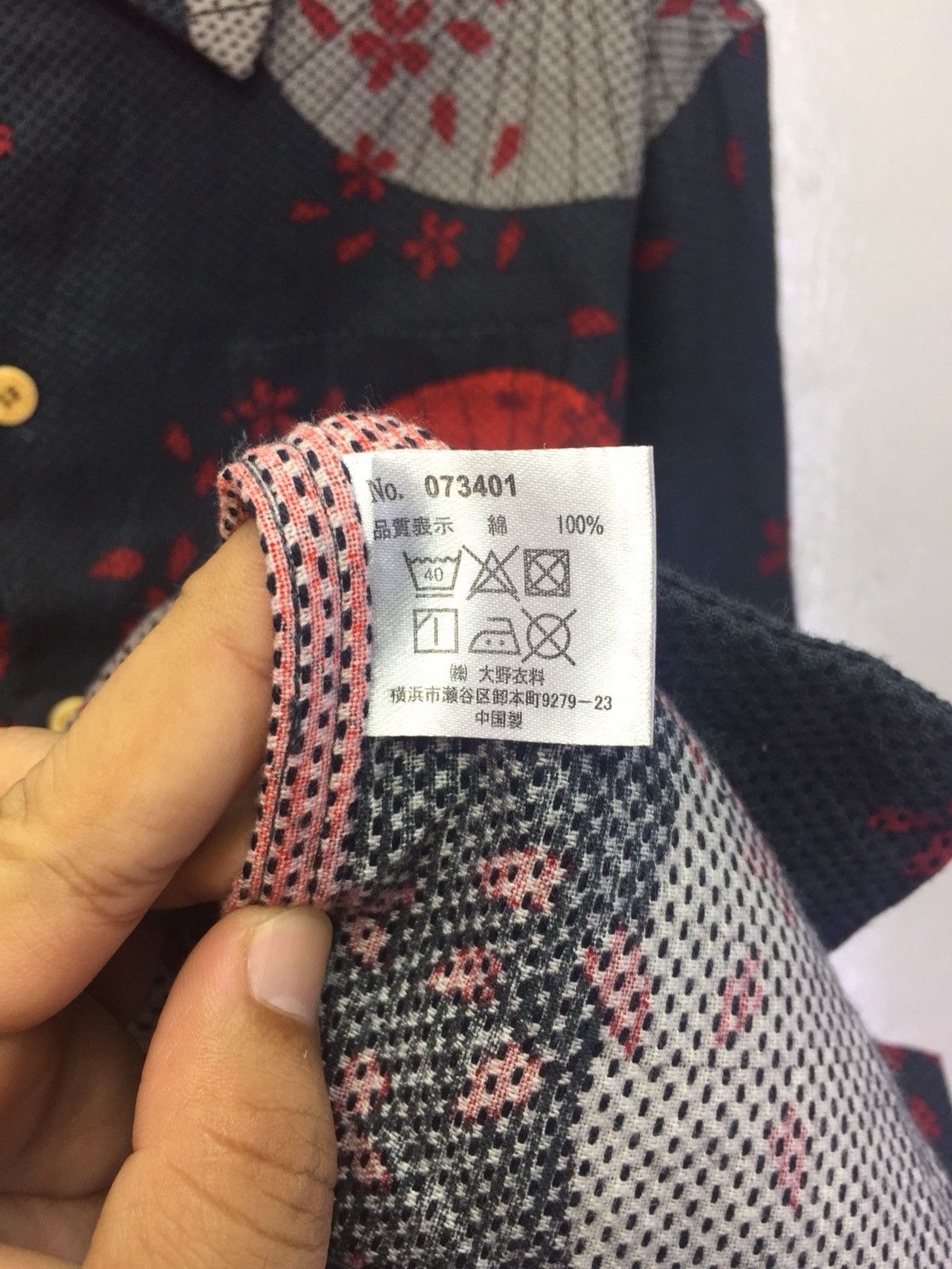 Japanese Brand Vintage Japanese Umbrella Motive Shirt Size US L / EU 52-54 / 3 - 7 Thumbnail