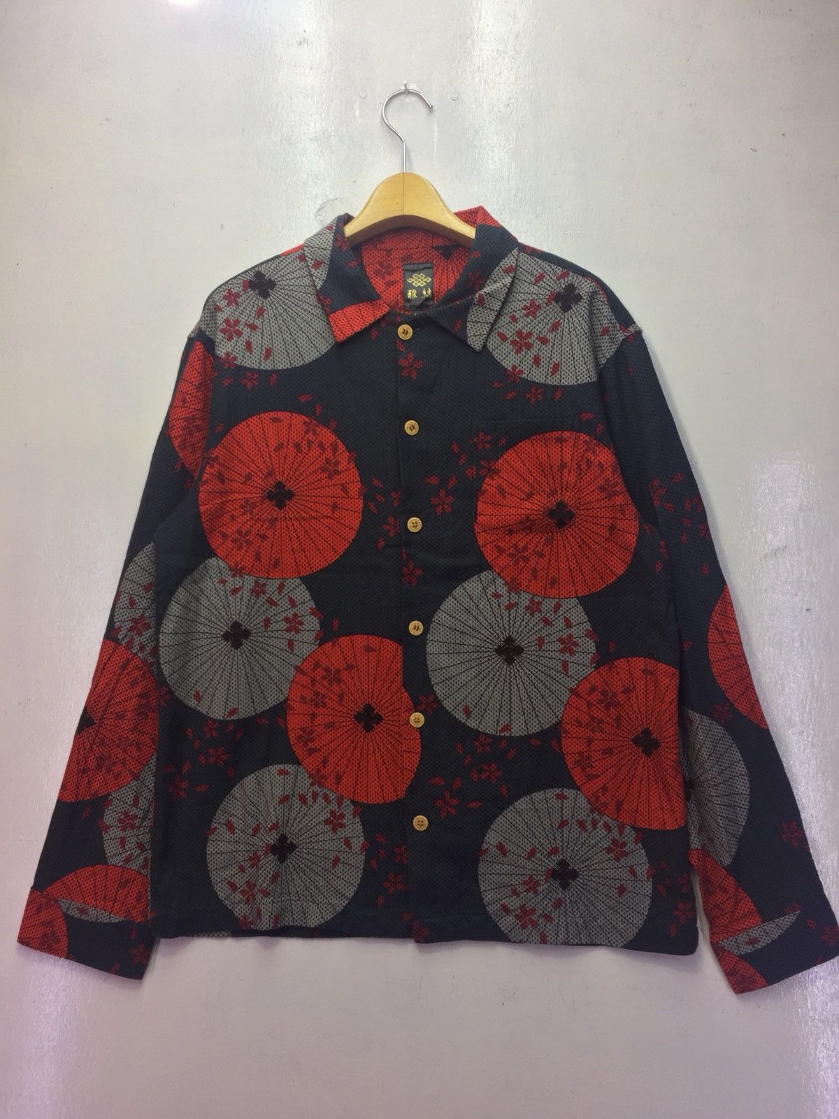 Japanese Brand Vintage Japanese Umbrella Motive Shirt Size US L / EU 52-54 / 3 - 1 Thumbnail