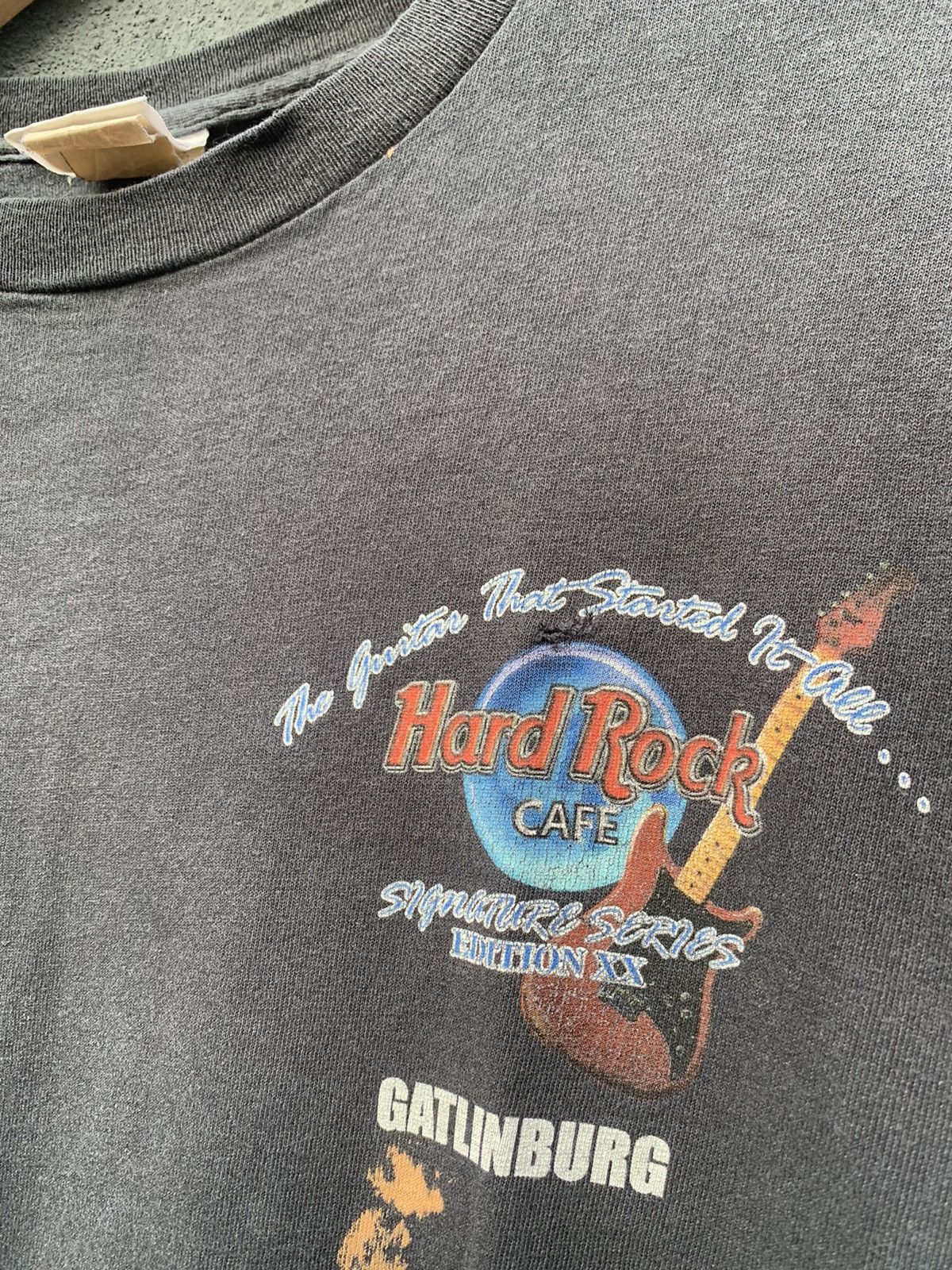 Vintage Vintage THRASHED HARD ROCK CAFE Sun Faded GATLINBURG T-Shirt Size US S / EU 44-46 / 1 - 6 Thumbnail