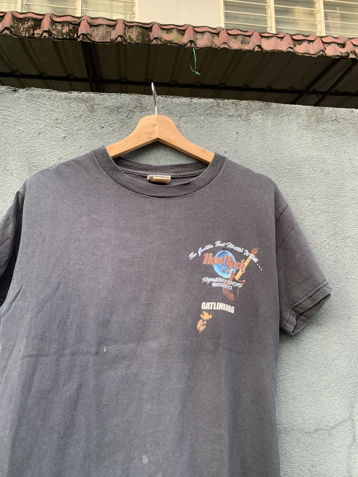 Vintage Vintage THRASHED HARD ROCK CAFE Sun Faded GATLINBURG T-Shirt Size US S / EU 44-46 / 1 - 4 Thumbnail