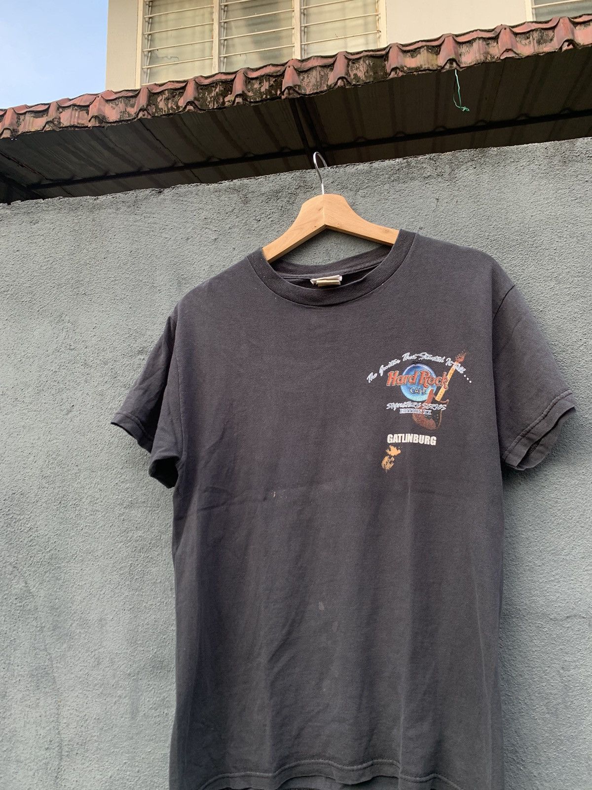 Vintage Vintage THRASHED HARD ROCK CAFE Sun Faded GATLINBURG T-Shirt Size US S / EU 44-46 / 1 - 2 Thumbnail