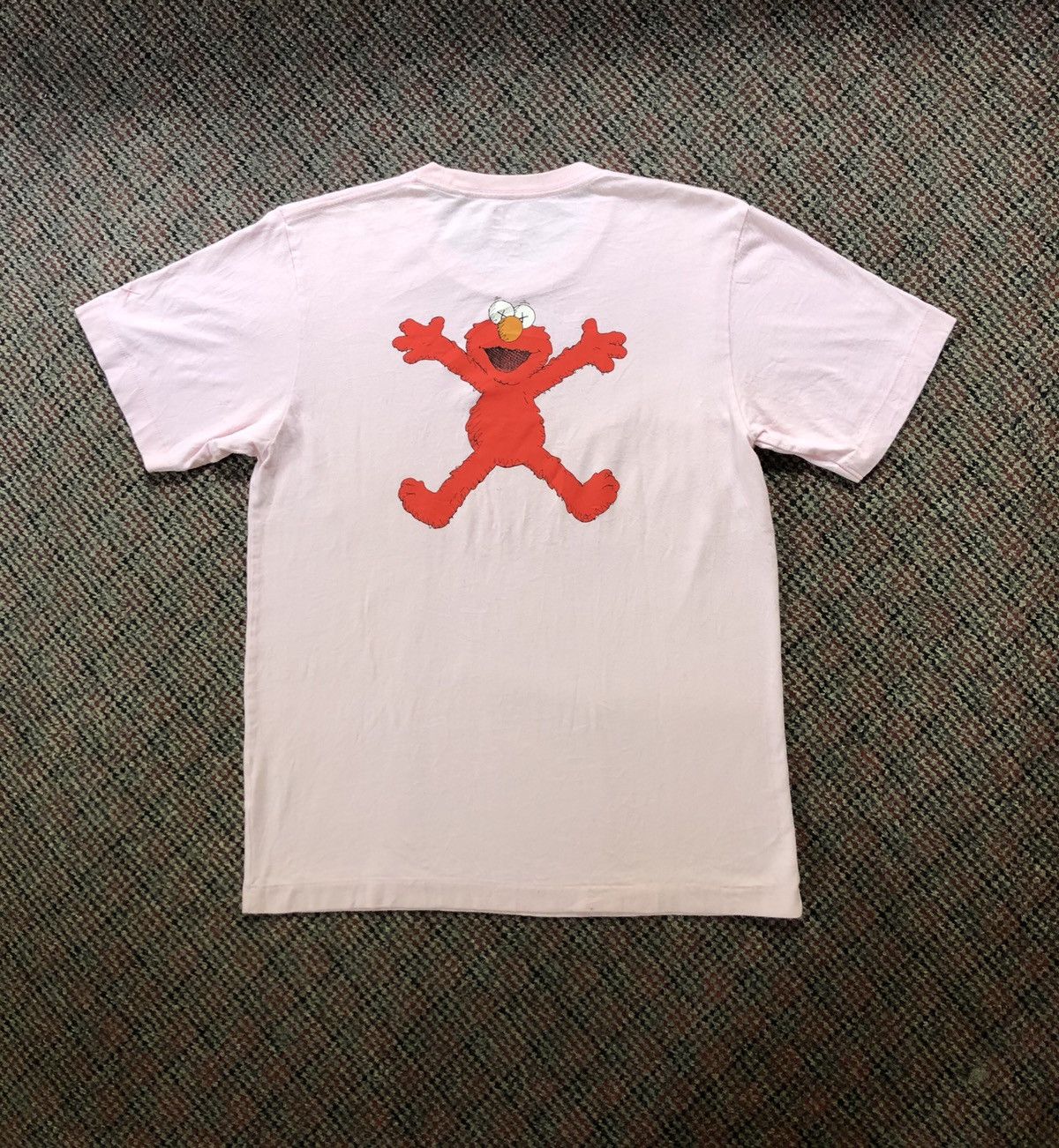 Kaws KAWS X UNIQLO X SESAME STREET ELMO SHIRT Size US M / EU 48-50 / 2 - 4 Thumbnail