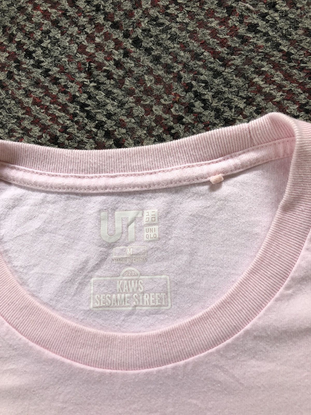 Kaws KAWS X UNIQLO X SESAME STREET ELMO SHIRT Size US M / EU 48-50 / 2 - 6 Thumbnail