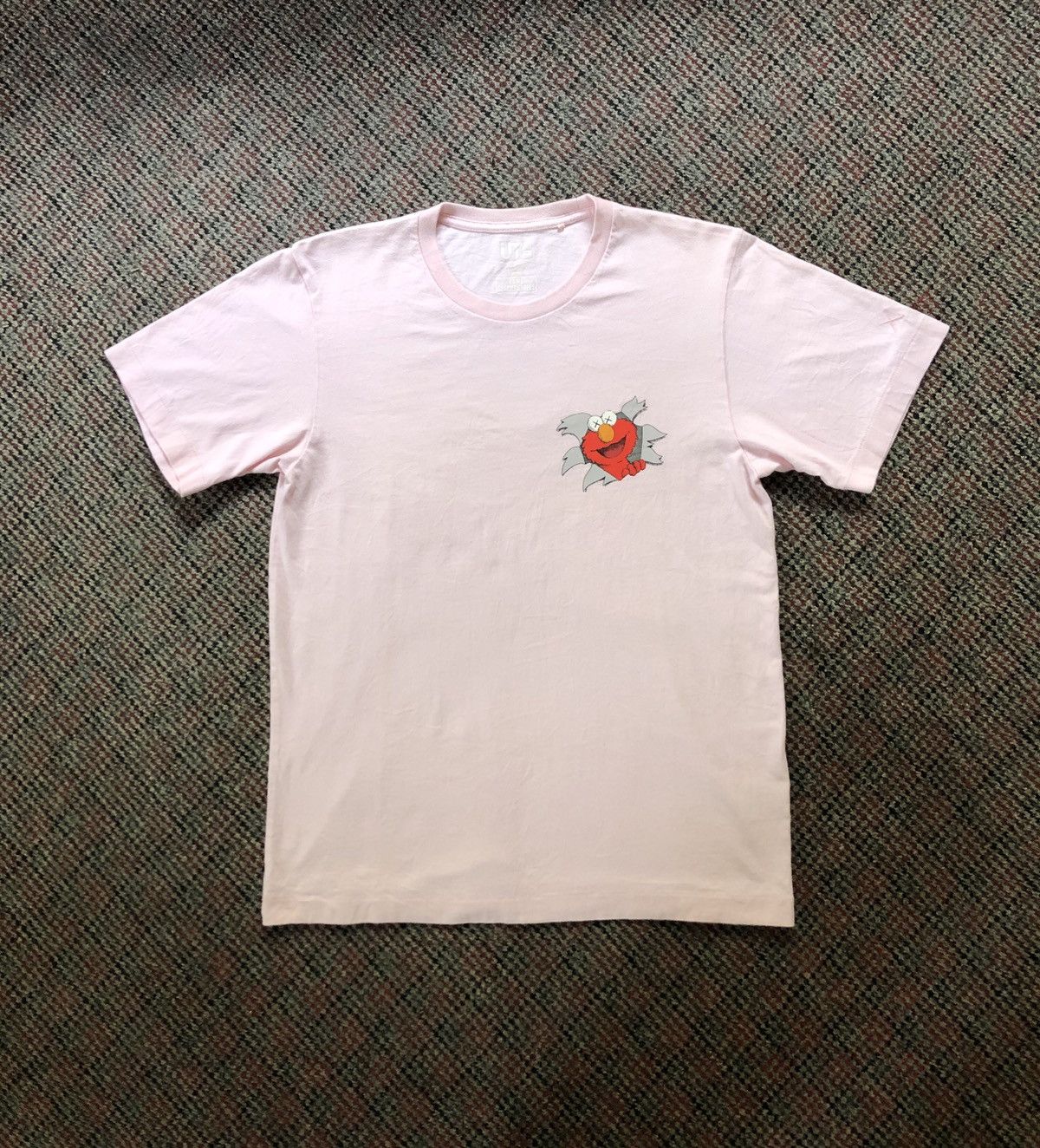 Kaws KAWS X UNIQLO X SESAME STREET ELMO SHIRT Size US M / EU 48-50 / 2 - 3 Thumbnail
