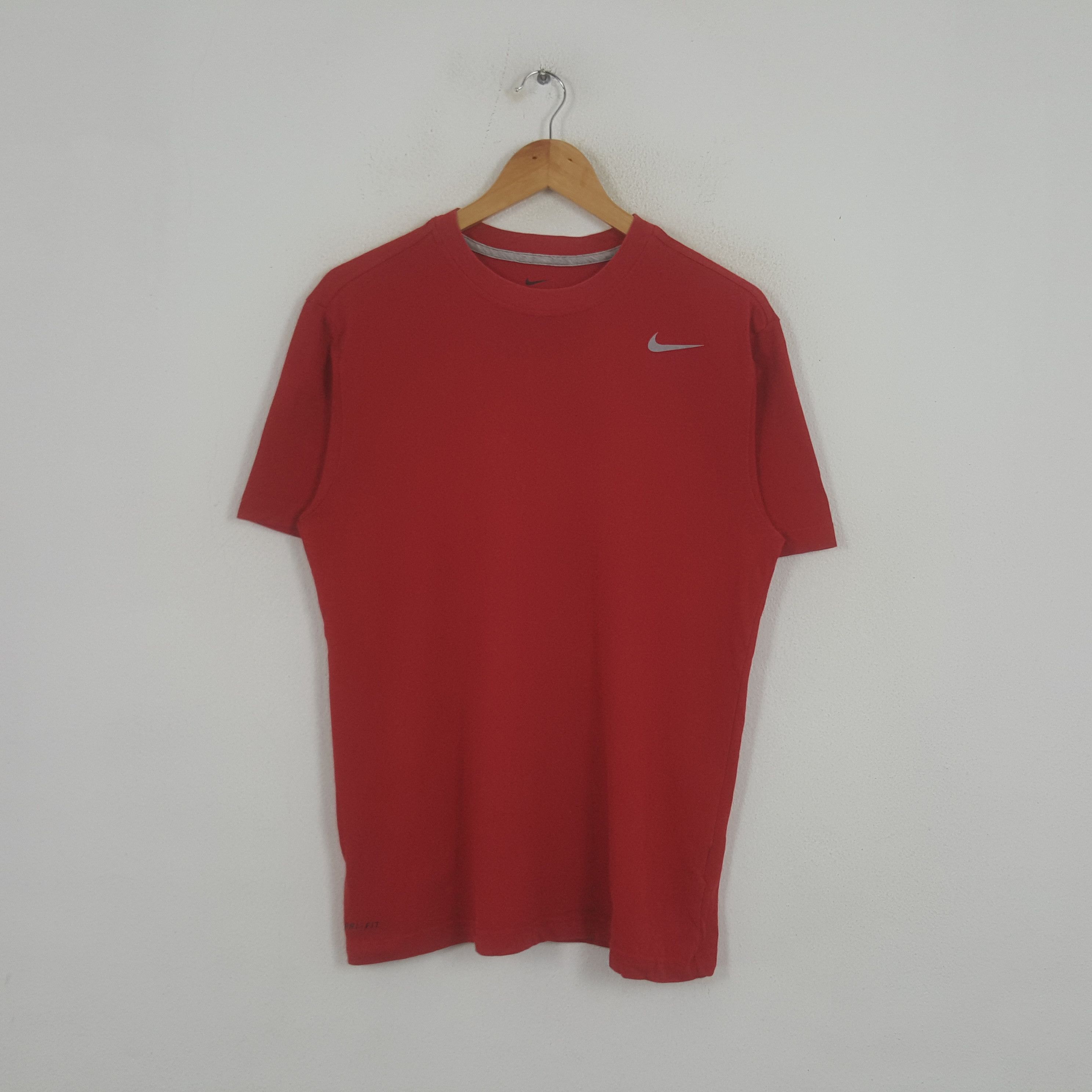 Vintage Nike Small Swoosh American Sportwear Tshirt