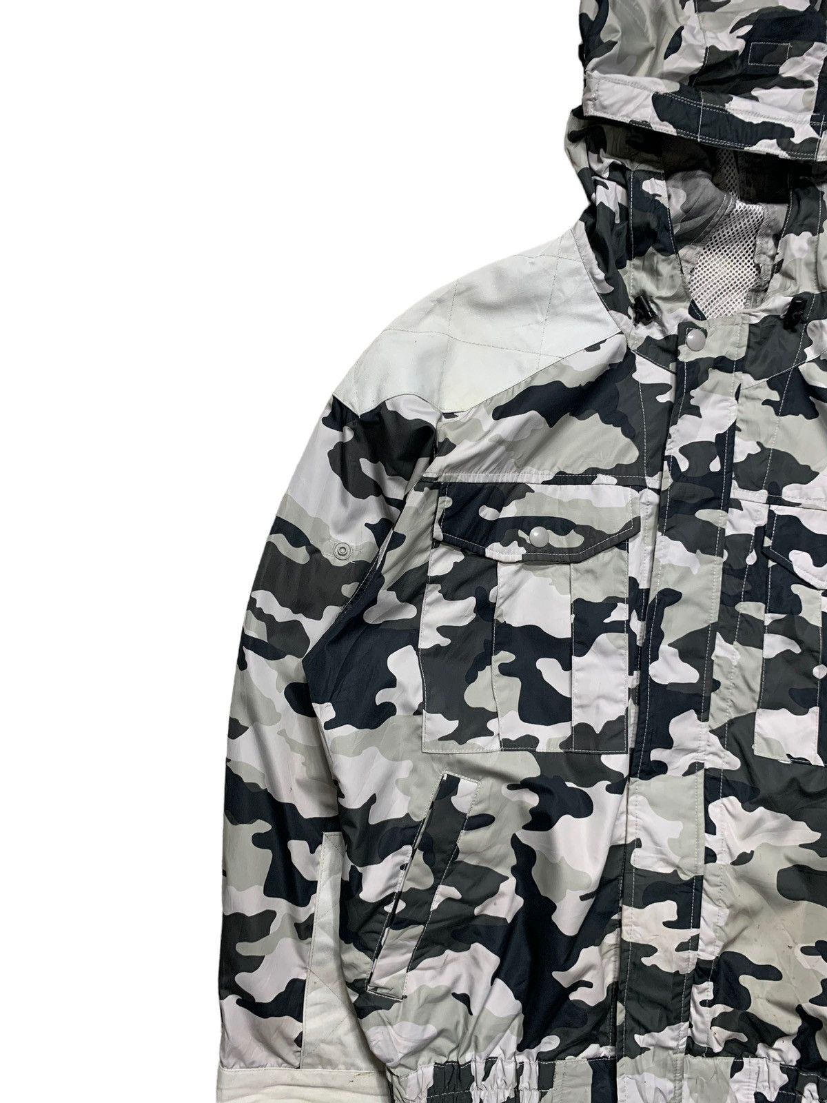 Japanese Brand Rare Japanese Brand Camo Windbreaker Jacket Worker Light Size US L / EU 52-54 / 3 - 3 Thumbnail