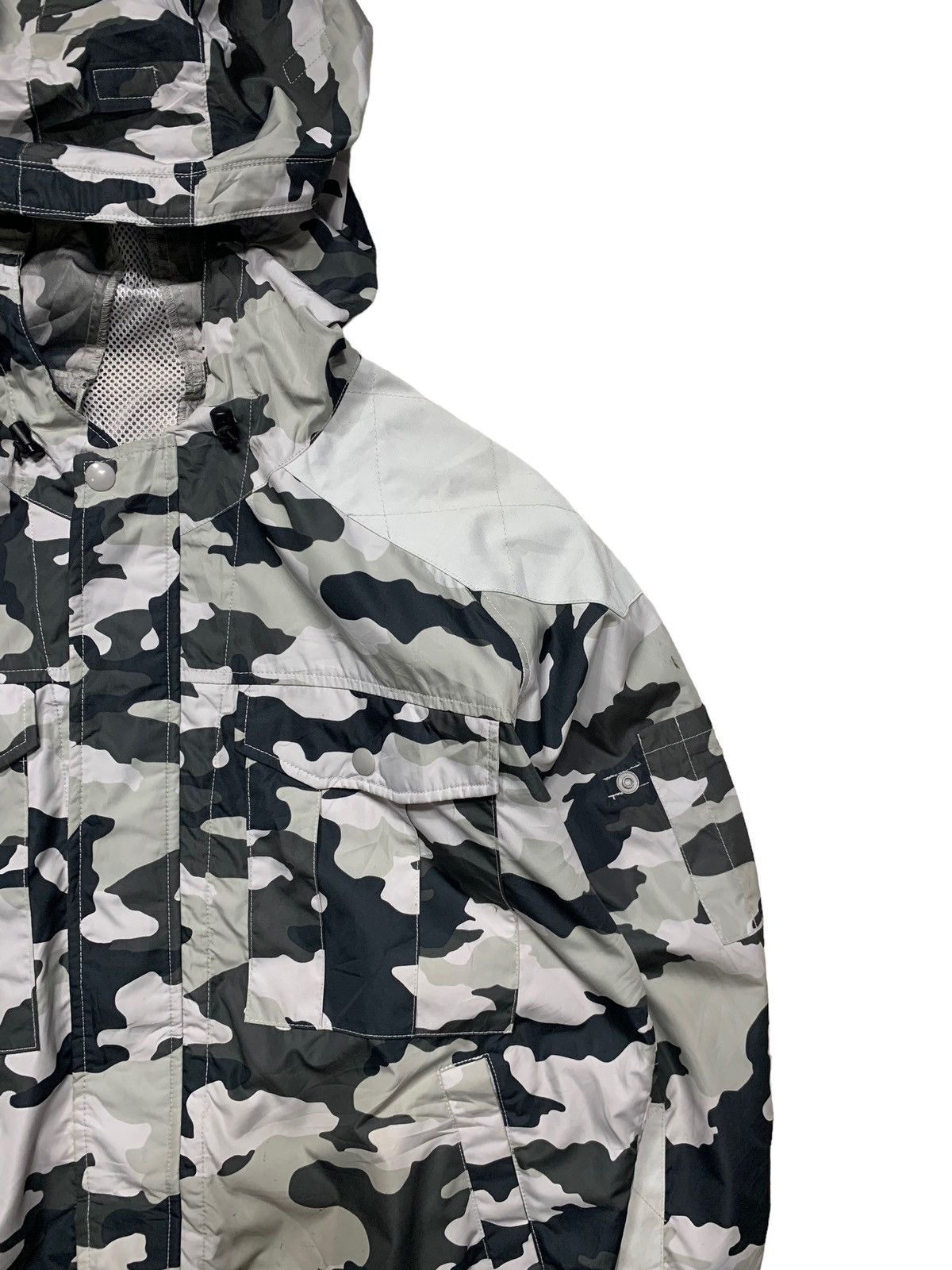 Japanese Brand Rare Japanese Brand Camo Windbreaker Jacket Worker Light Size US L / EU 52-54 / 3 - 4 Thumbnail