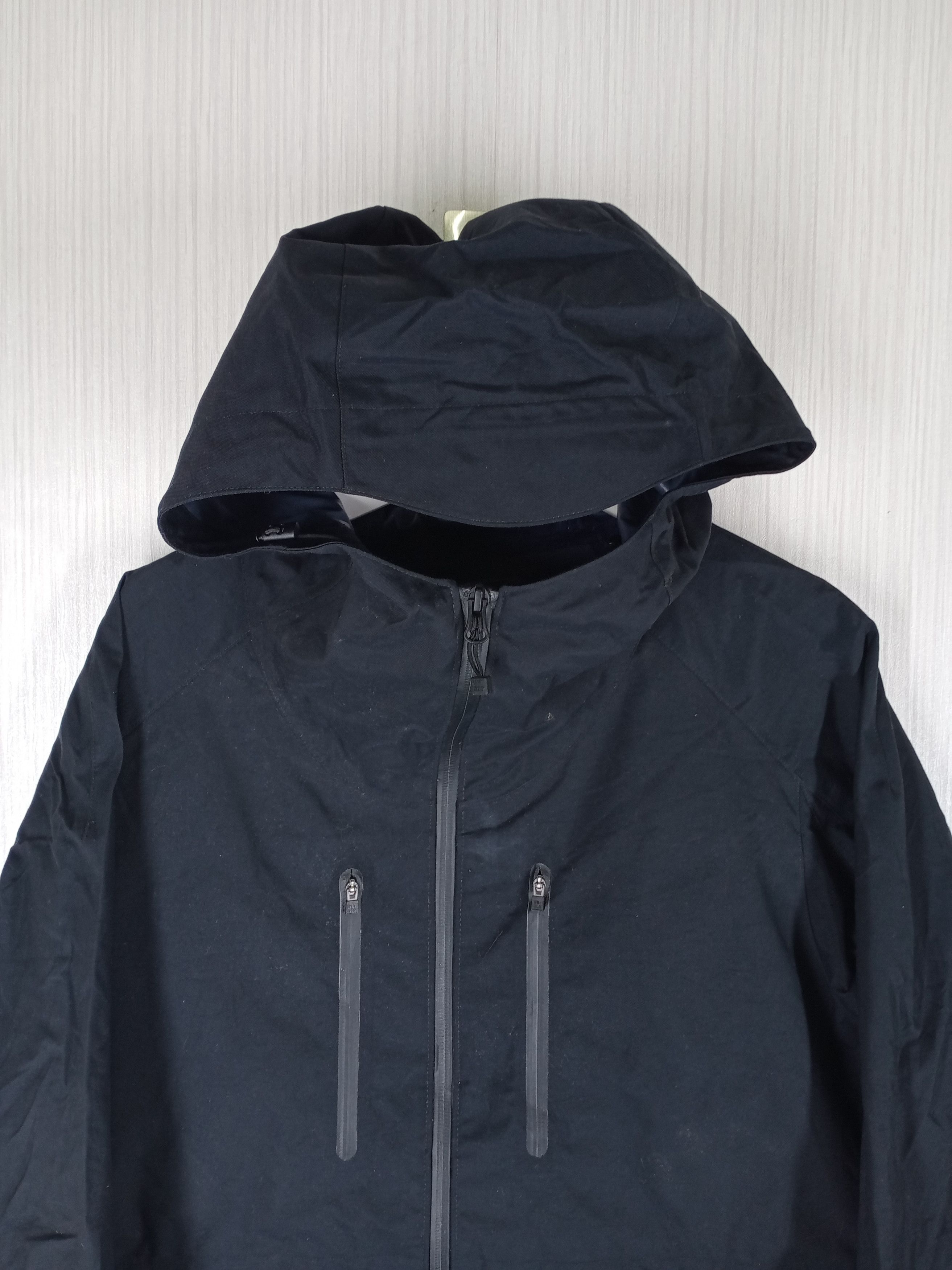 Uniqlo Waterproof Black Jacket Size US M / EU 48-50 / 2 - 4 Thumbnail