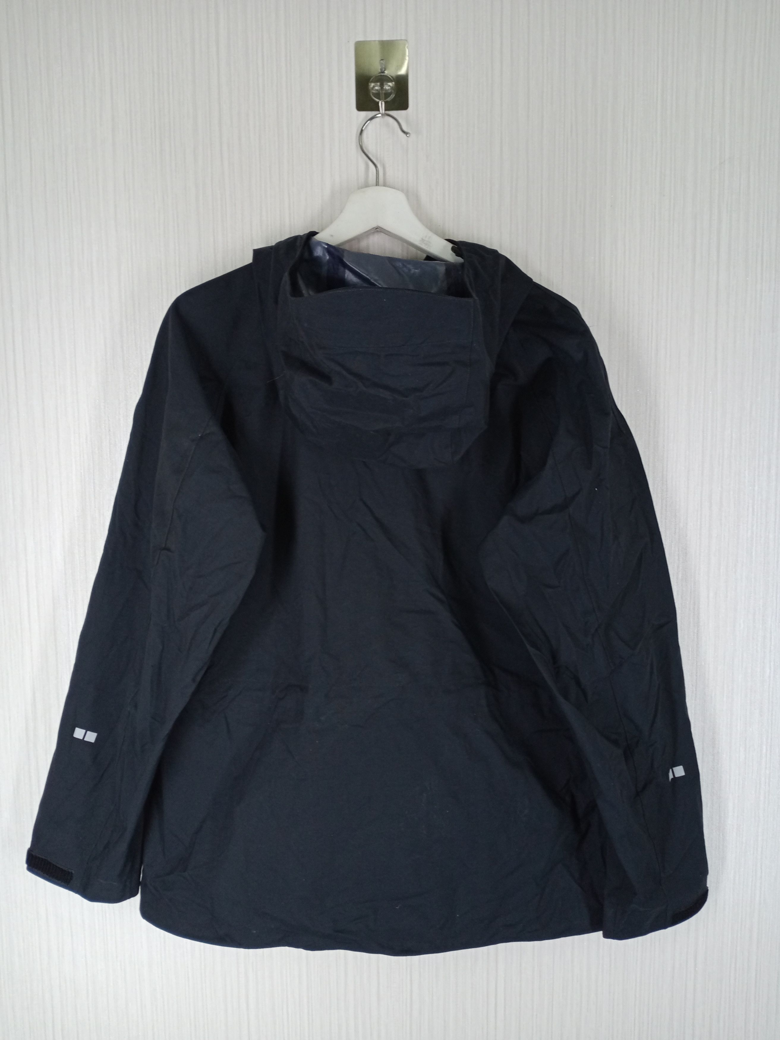 Uniqlo Waterproof Black Jacket Size US M / EU 48-50 / 2 - 2 Thumbnail