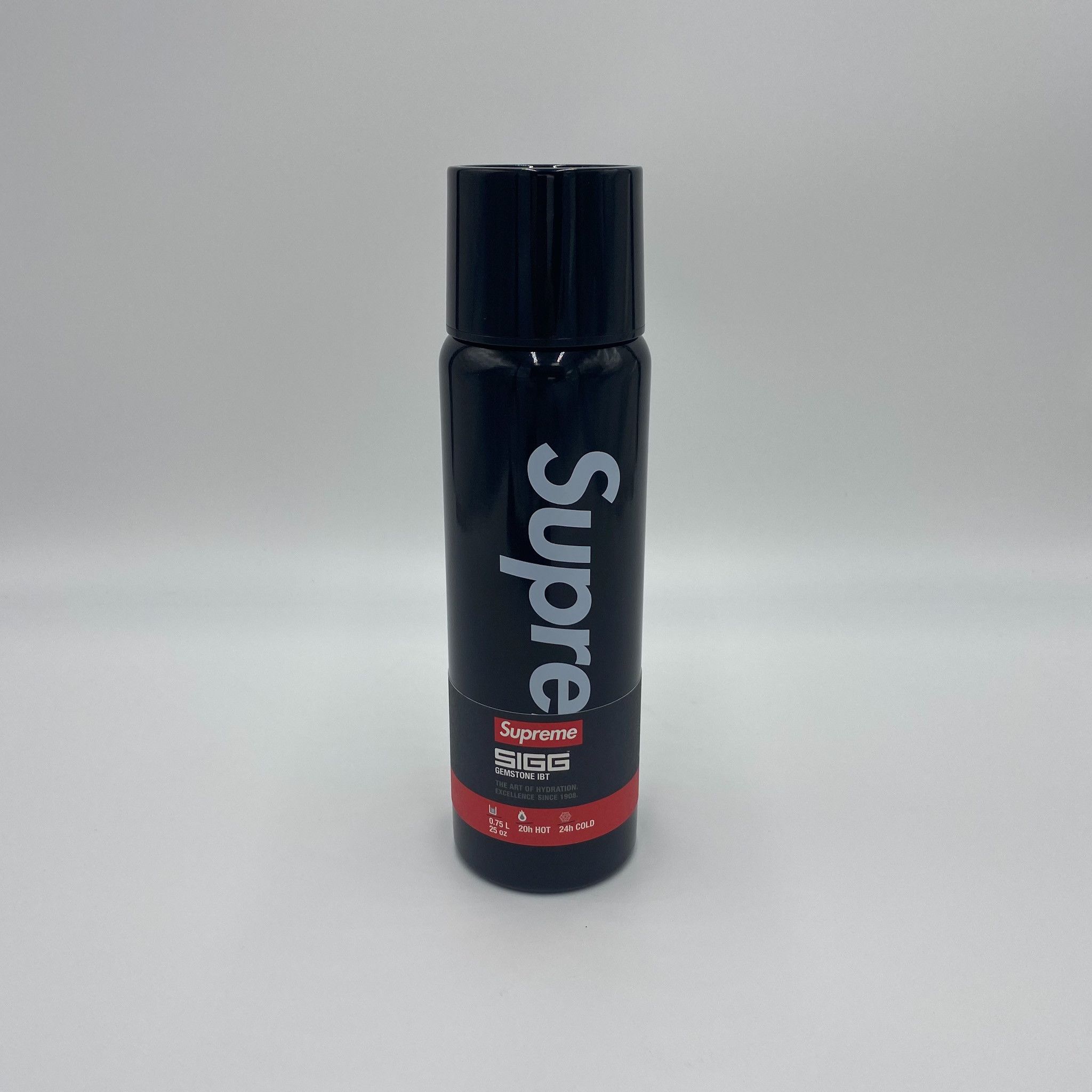 Supreme®/SIGG™ Vacuum Insulated 0.75L Bottle Black Supreme