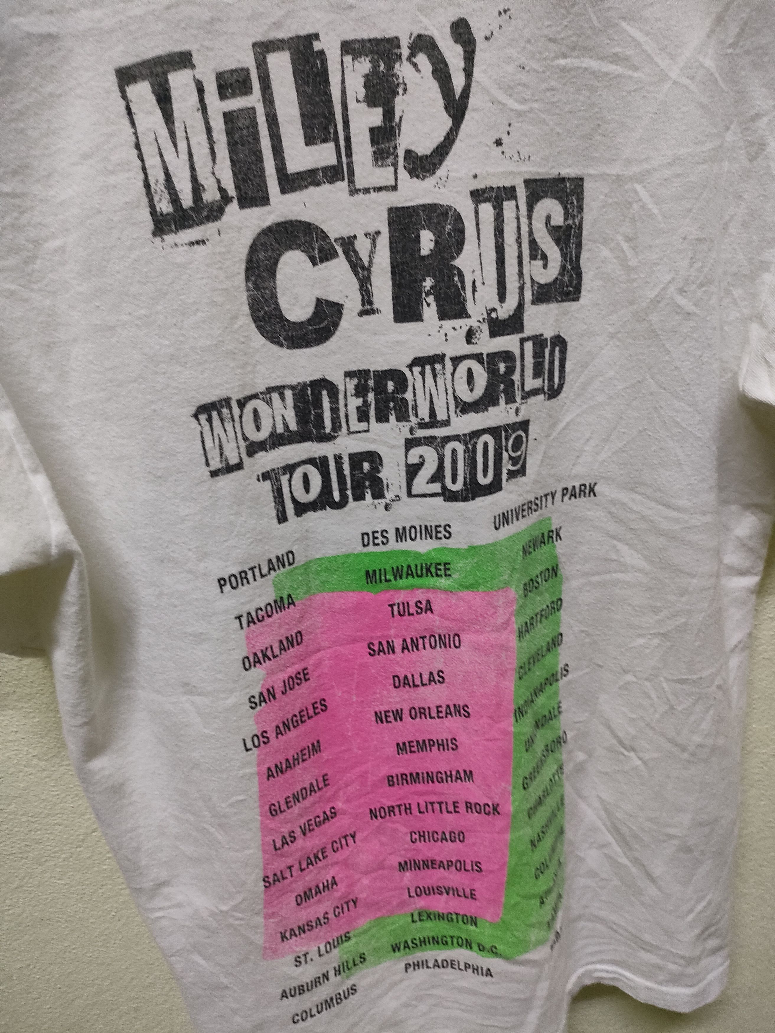 Band Tees × Vintage 💥Best Offer 💥 Vintage Miley Cyrus Tour T-shirt Size US S / EU 44-46 / 1 - 3 Thumbnail
