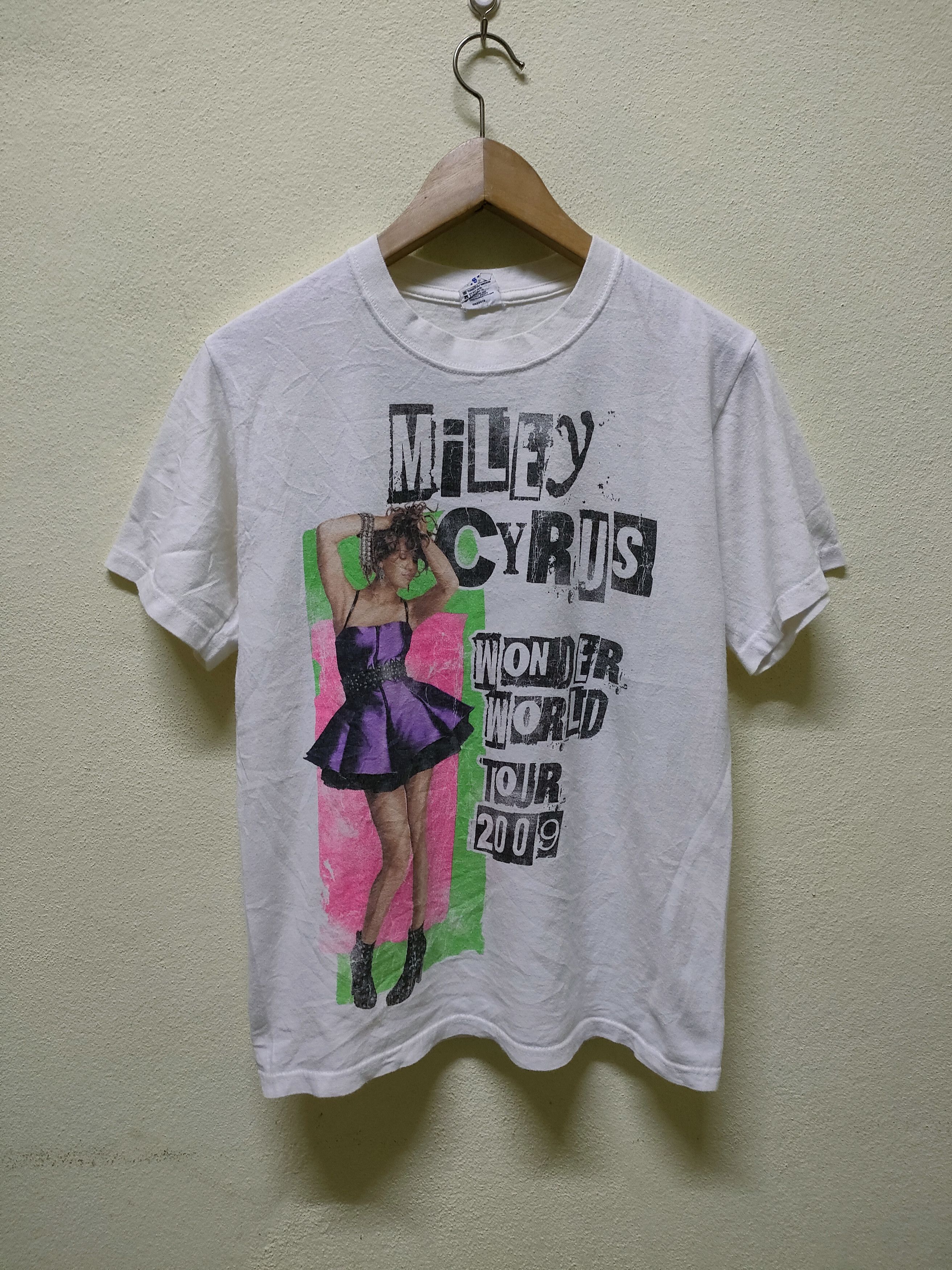 Band Tees × Vintage 💥Best Offer 💥 Vintage Miley Cyrus Tour T-shirt Size US S / EU 44-46 / 1 - 1 Thumbnail