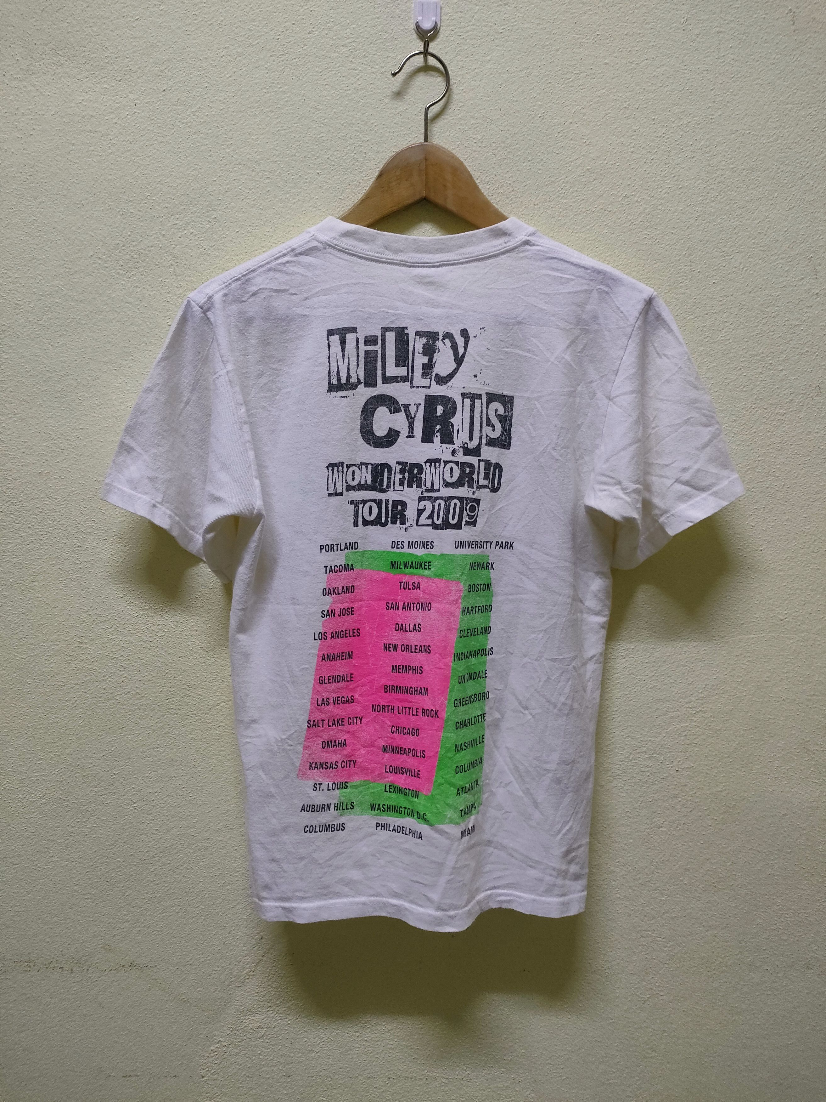 Band Tees × Vintage 💥Best Offer 💥 Vintage Miley Cyrus Tour T-shirt Size US S / EU 44-46 / 1 - 2 Thumbnail
