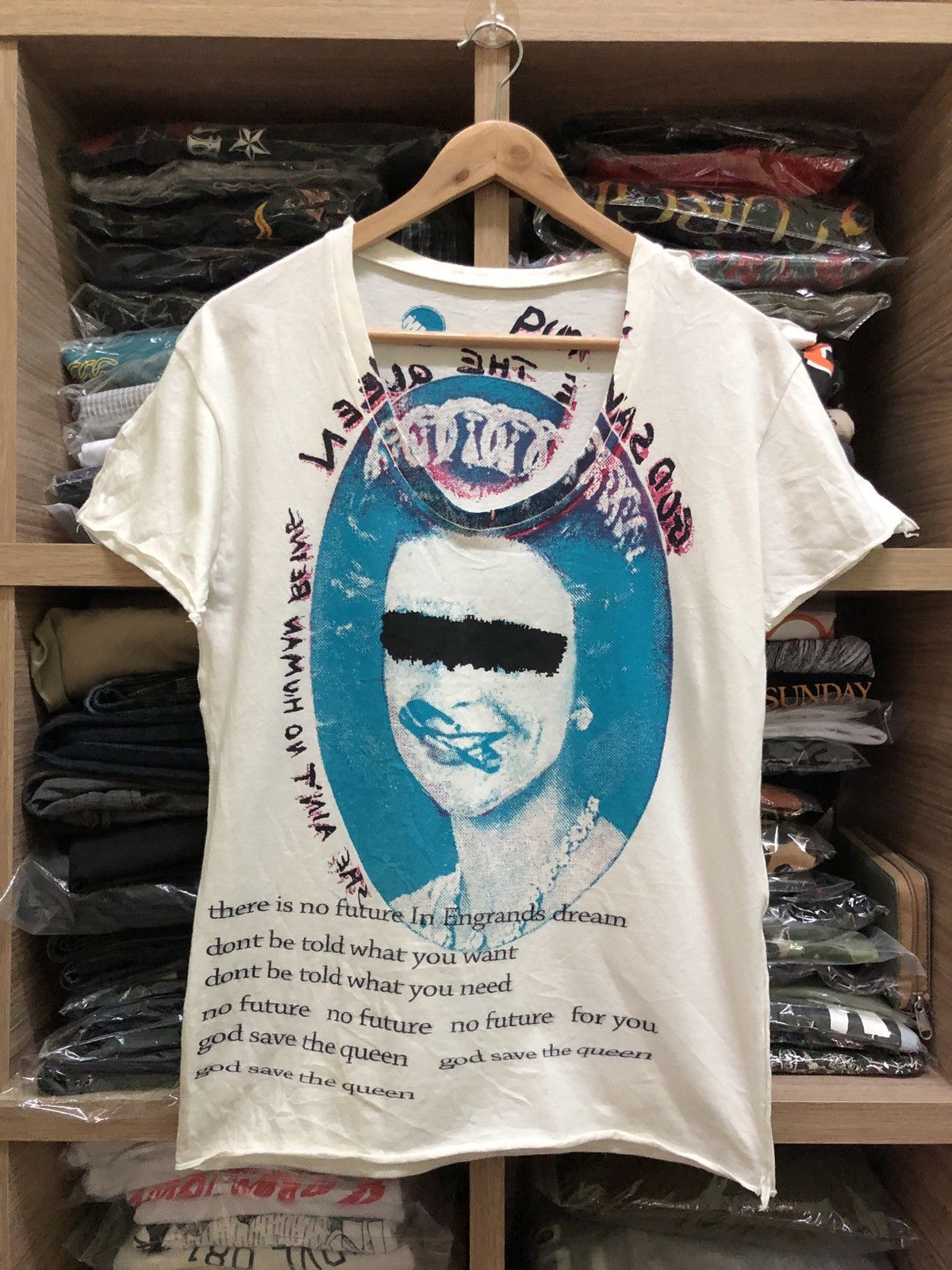 Medicom Toy Medicom Toy God Save The Queen Parody Sex Pistol No Future Size US S / EU 44-46 / 1 - 1 Thumbnail