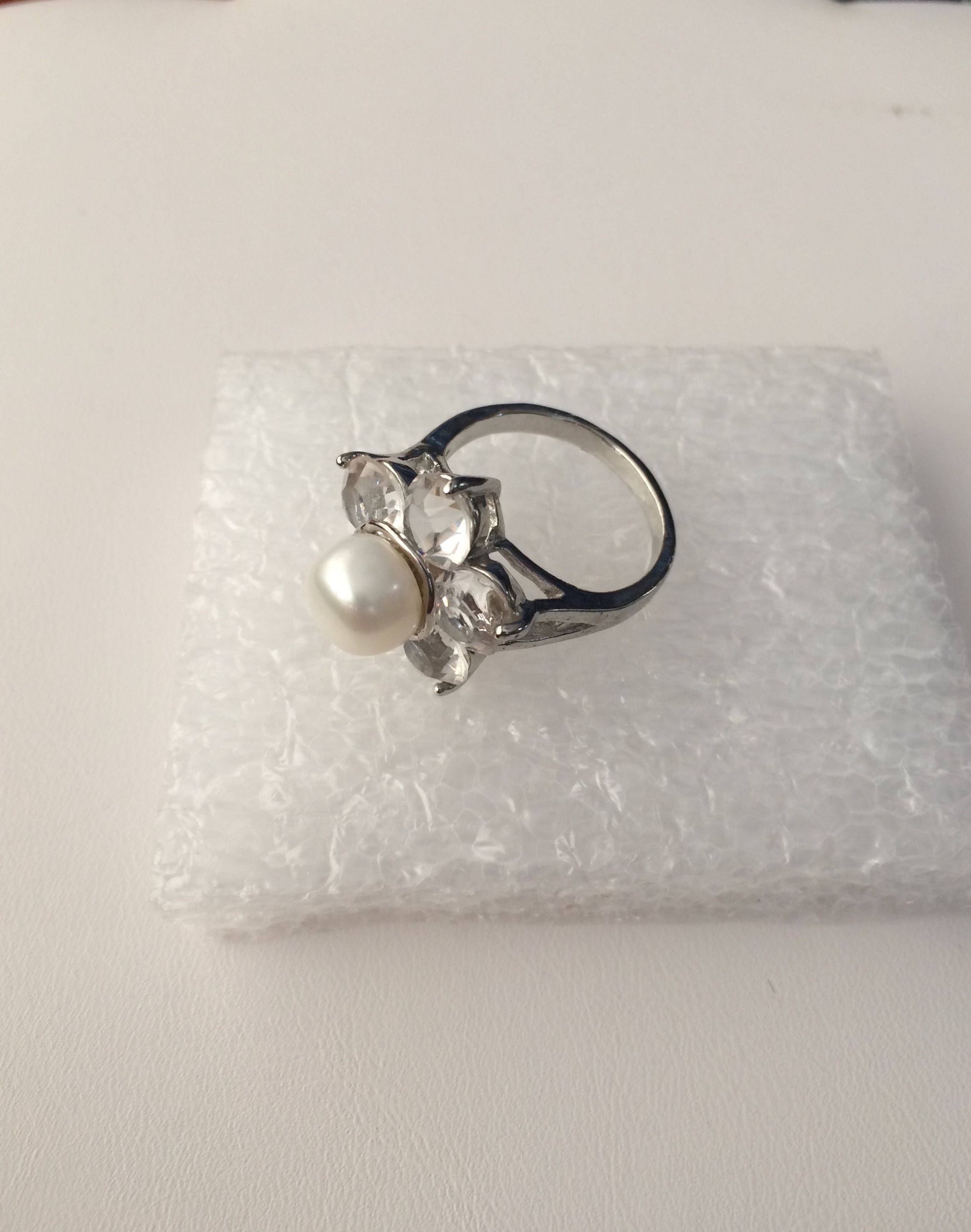 Jewelry White Pearl Bead Ring with CZs - Size 7.5 Size ONE SIZE - 2 Thumbnail