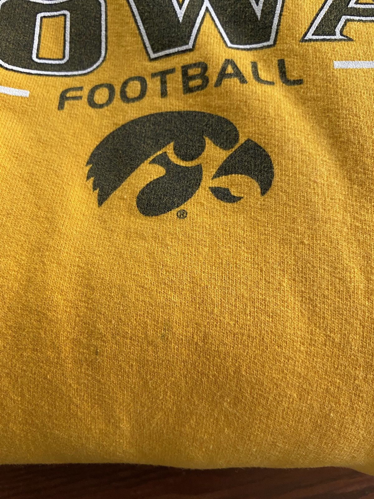 NCAA Vintage Early 90’s Iowa Football Crewneck Sweatshirt Size US M / EU 48-50 / 2 - 13 Thumbnail