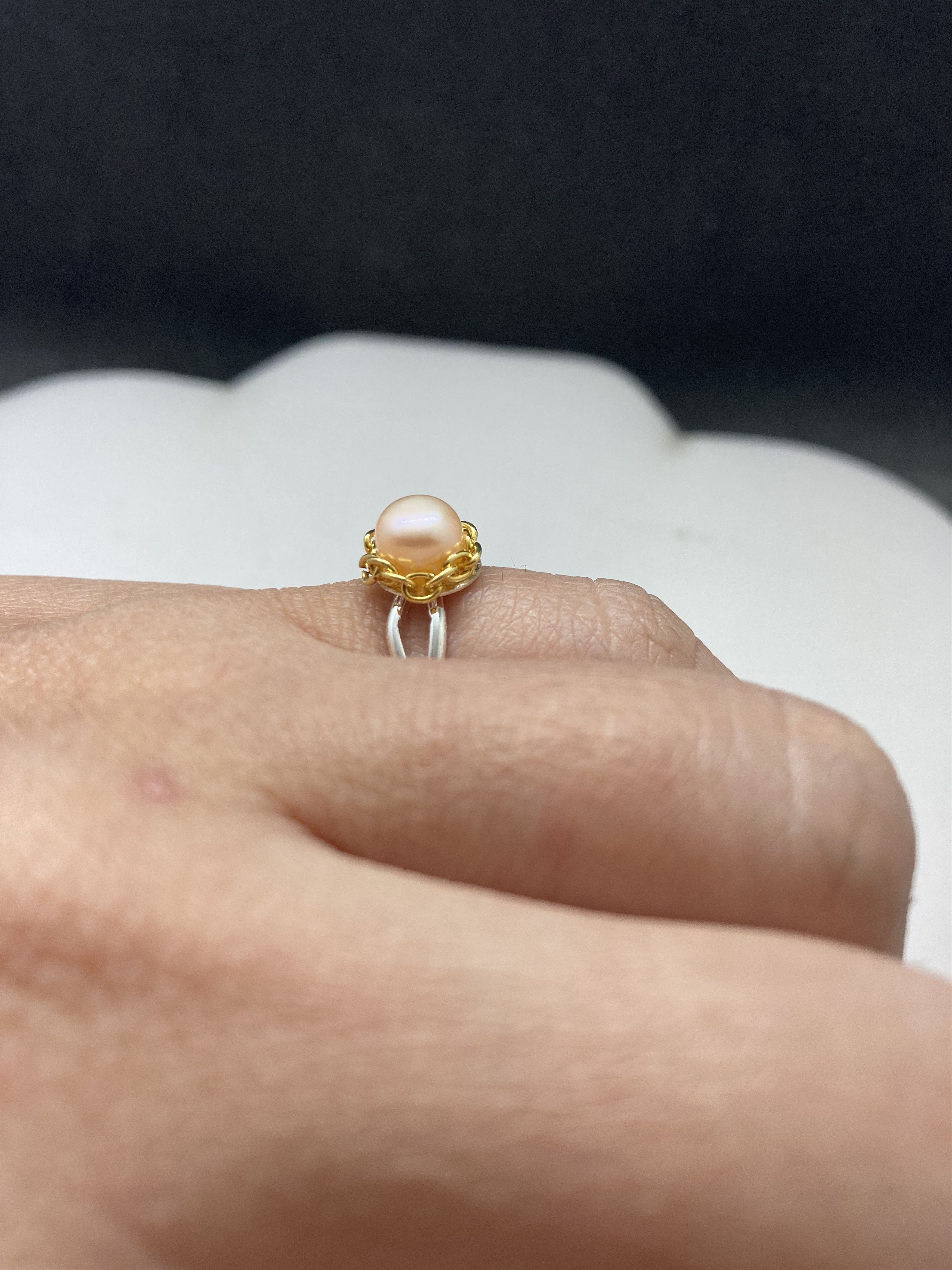 Handmade Cream pearl bead ring with gold chain - size 6 Size ONE SIZE - 4 Thumbnail