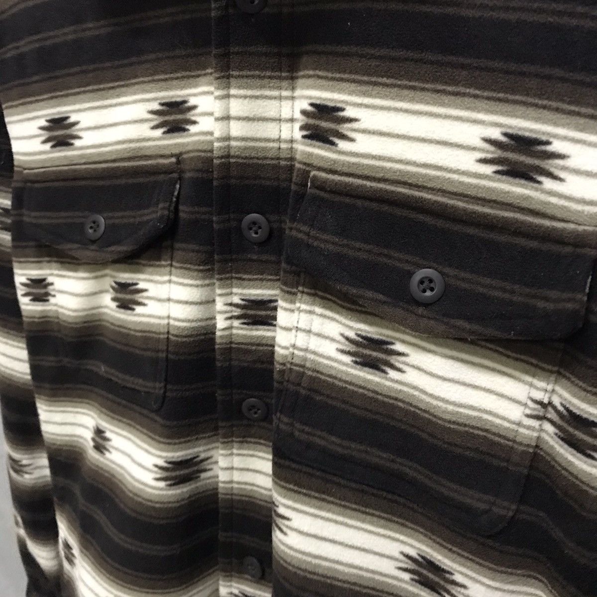 Uniqlo Navajo native uniqlo polyester button up shirt Size US M / EU 48-50 / 2 - 7 Thumbnail