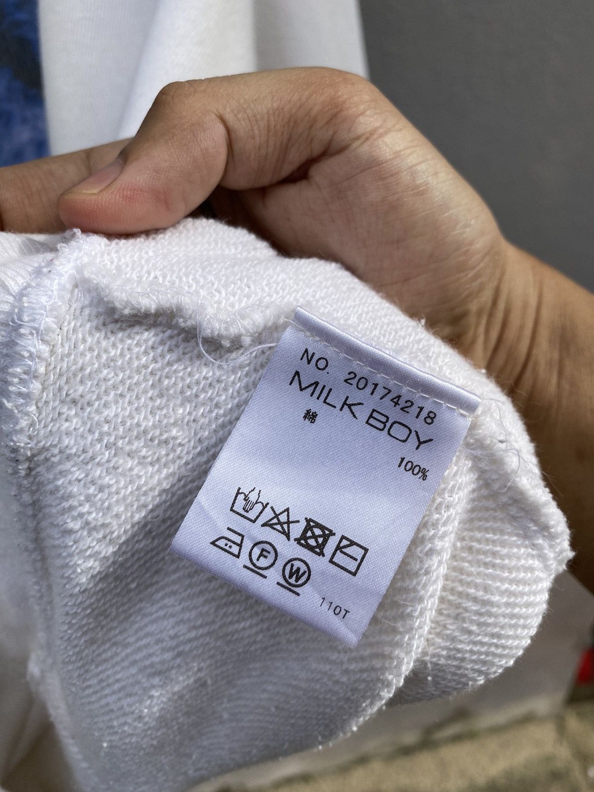 Japanese Brand MILKBOY “Never Feed The Bears” Overprint Hoodie Size US L / EU 52-54 / 3 - 6 Thumbnail