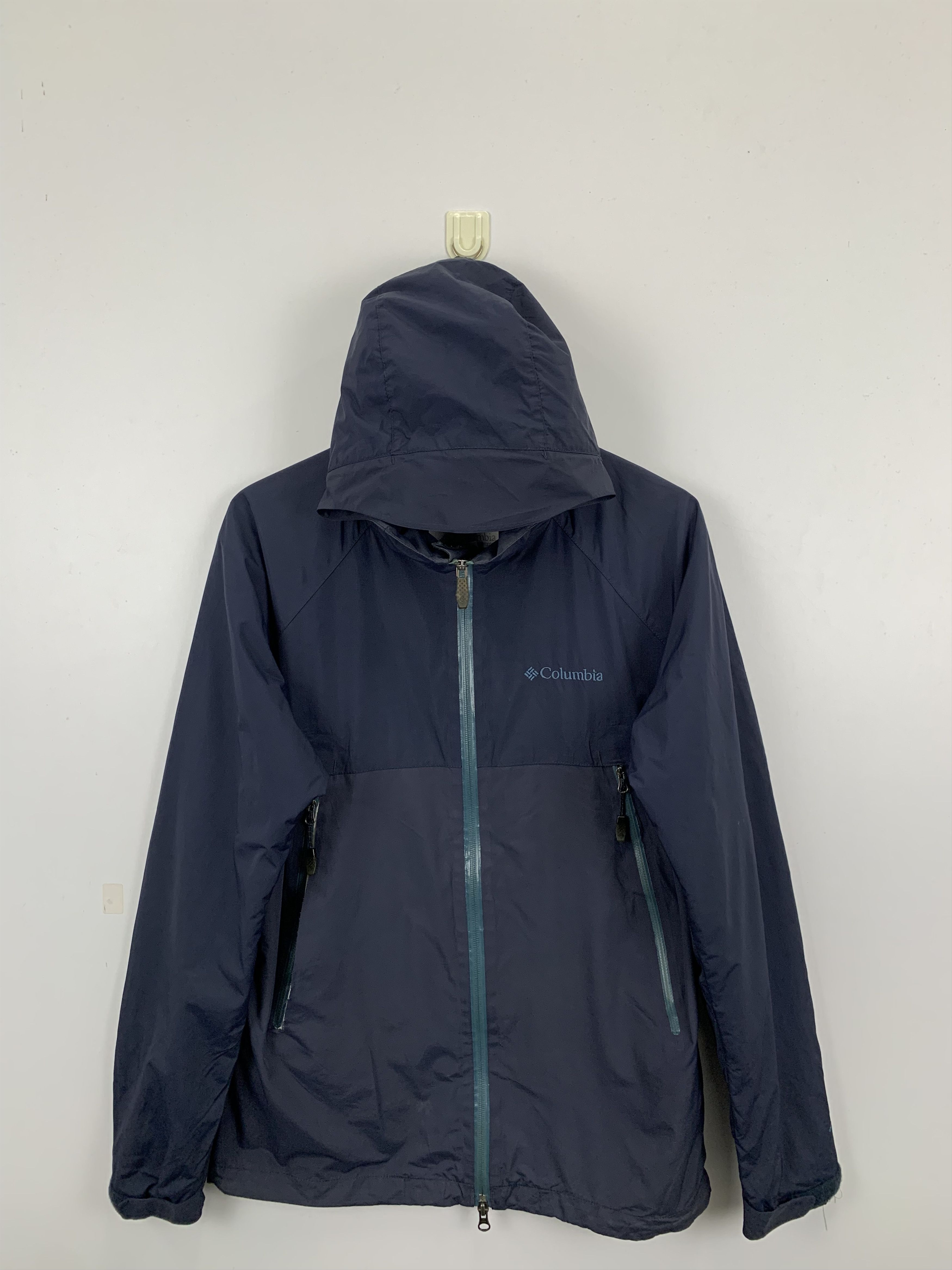 Columbia × Vintage Vintage Columbia Windbreaker Hoodie Zipper Light Jacket Size US L / EU 52-54 / 3 - 1 Thumbnail