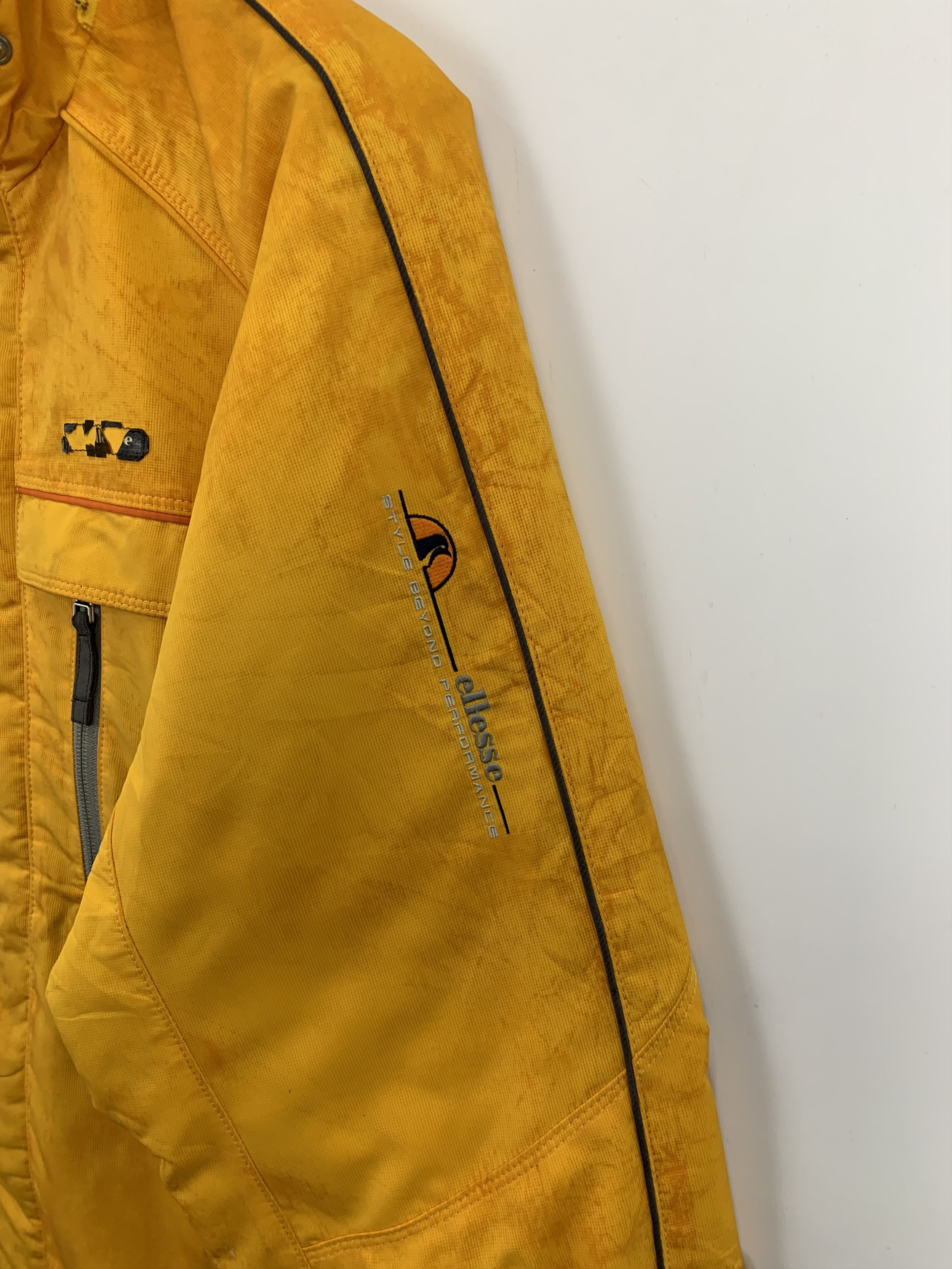 Ellesse Vintage Ellesse Windbreaker Zipper Light Jacket J0944 Size US M / EU 48-50 / 2 - 7 Thumbnail